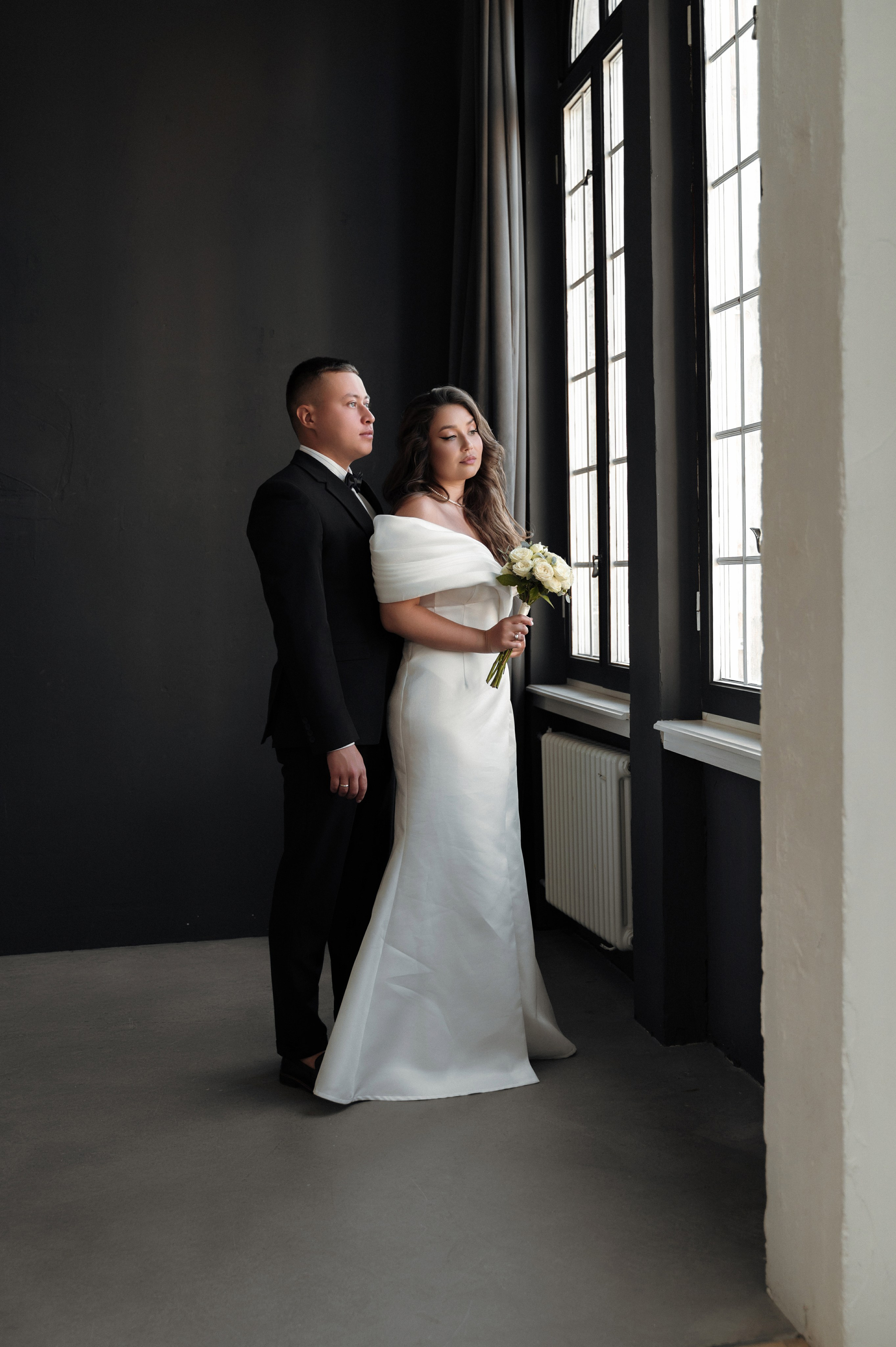 Фотограф Мария Чахеева Екатеринбург - свадебная фотосессия в фотостудии, жених и невеста 