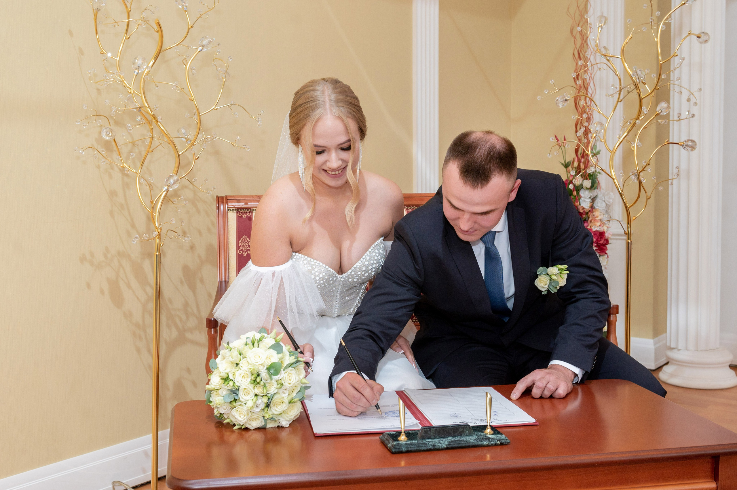 Ксения и Владислав (фотосессия в ЗАГСе и парке города Кингисеппа). Портретный, семейный и свадебный фотограф в Санкт-Петербурге и в Пушкине Ширяев Денис