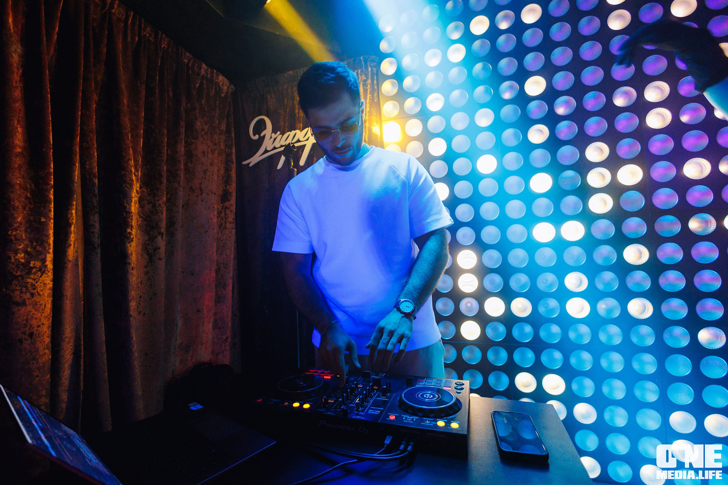 Фоторепортаж в караоке-клубе Эйфория. One Media Life: фоторепортажи, фотоотчеты с мероприятий и заведений