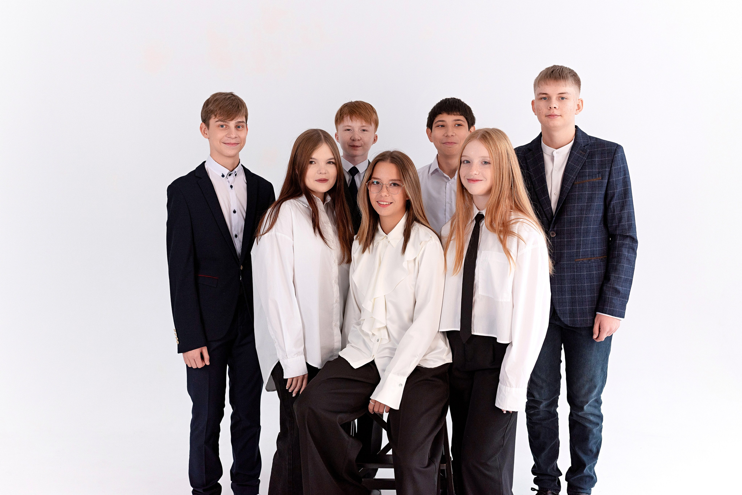 Фотосессия 9 класса в студии Circle для выпускных альбомов в Сургуте