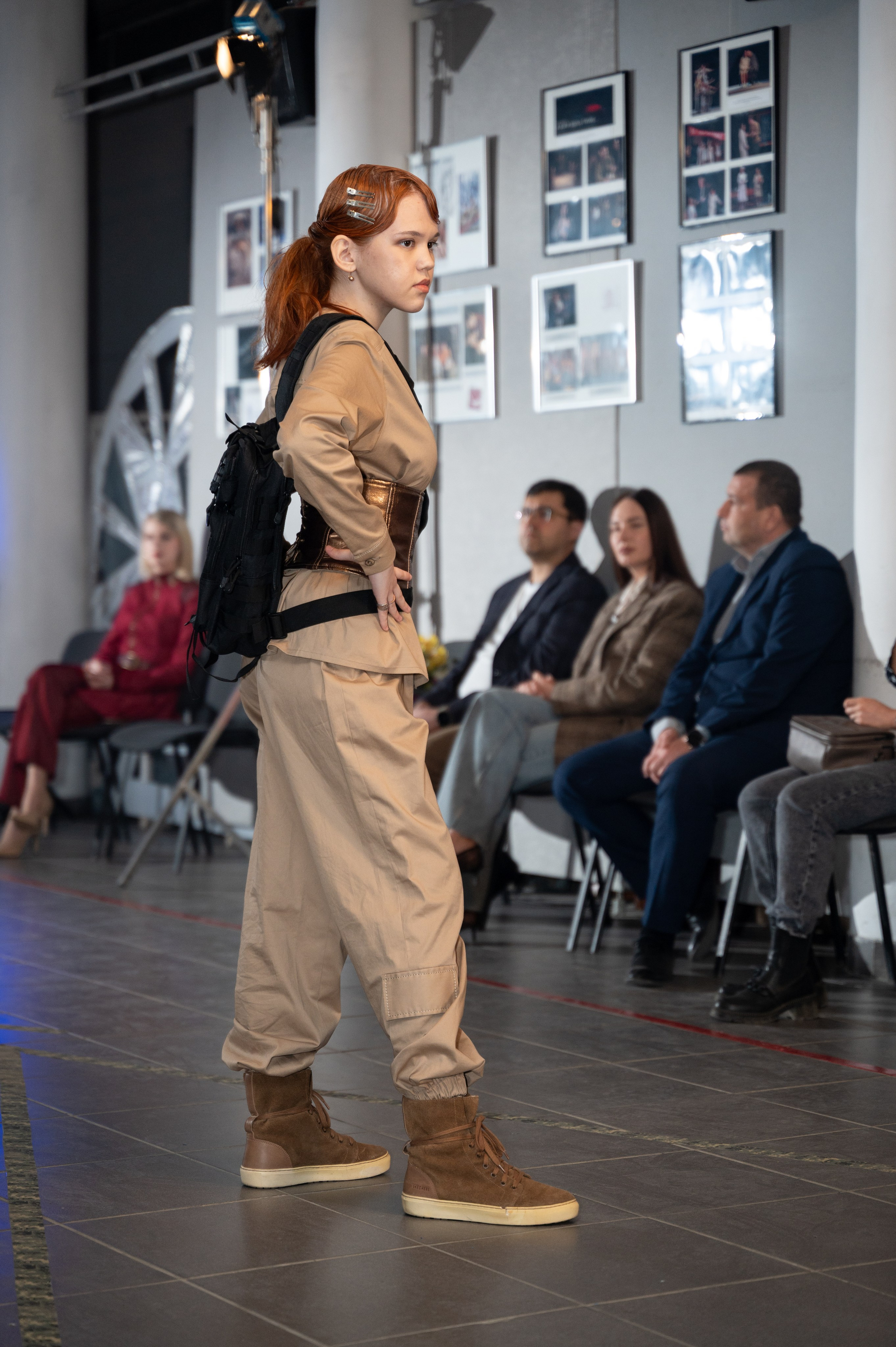 Закрытый показ милитари «Своя трансформация» дизайнера Юлии Бойченко | 24.04.2025. Фотограф в Омске Елизавета Кириллова