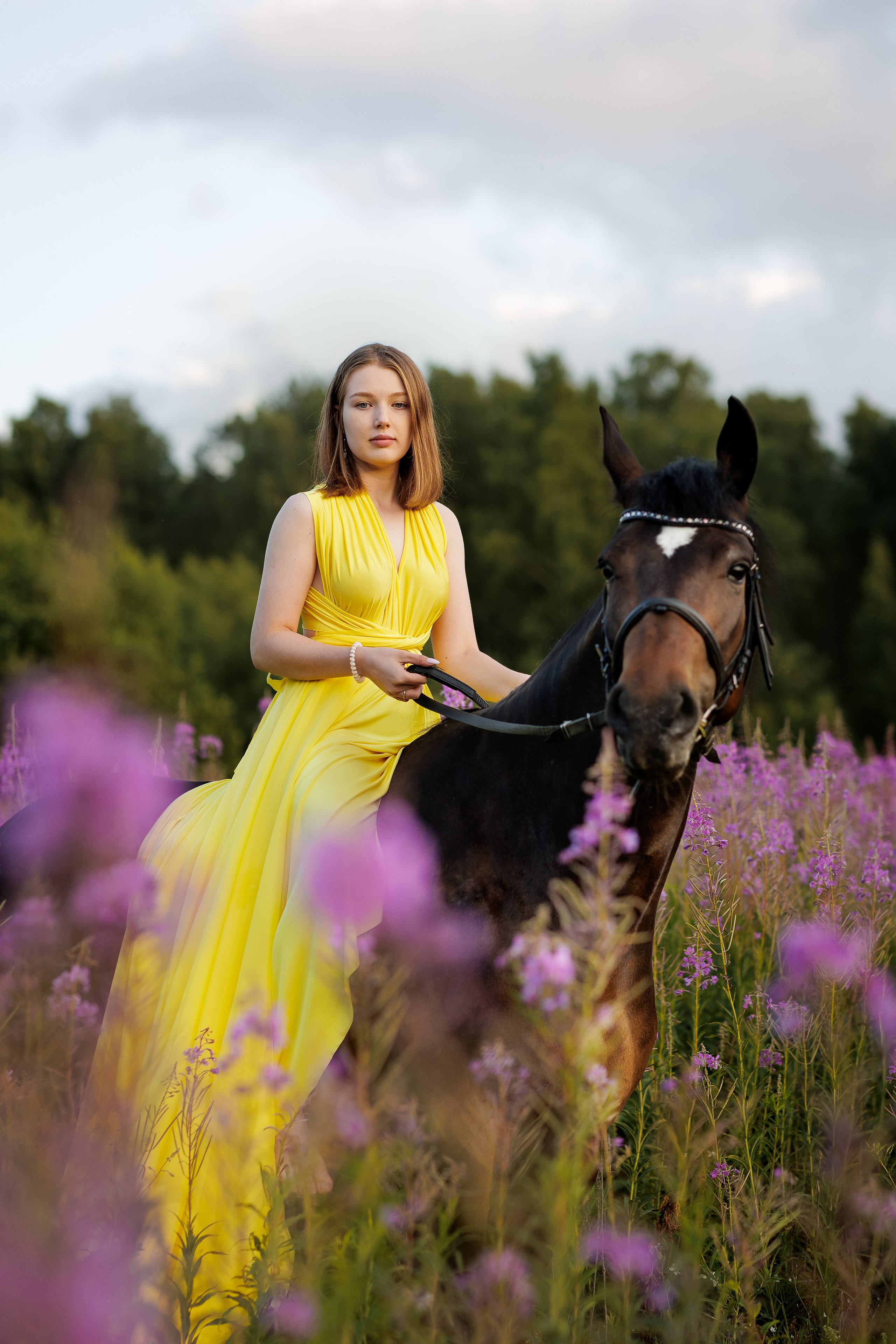 Фотосессия с лошадью в поле