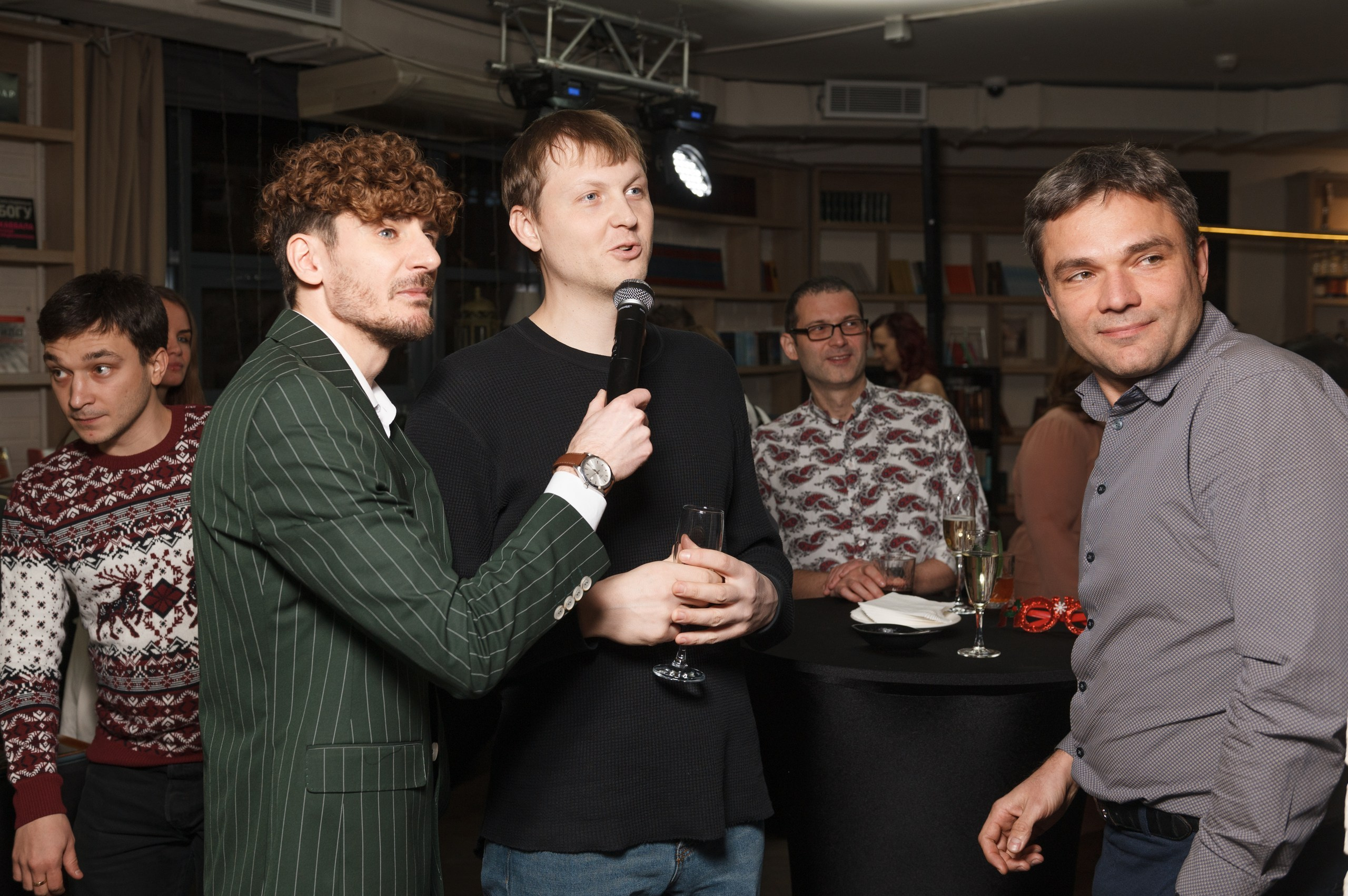 Новогодний корпоратив для IT компании в Москве. Организатор новогоднего корпоратива агентство ПИОН. Разработка идеи корпоратива, подбор площадки и всех специалистов. Оперативно. +79037387515