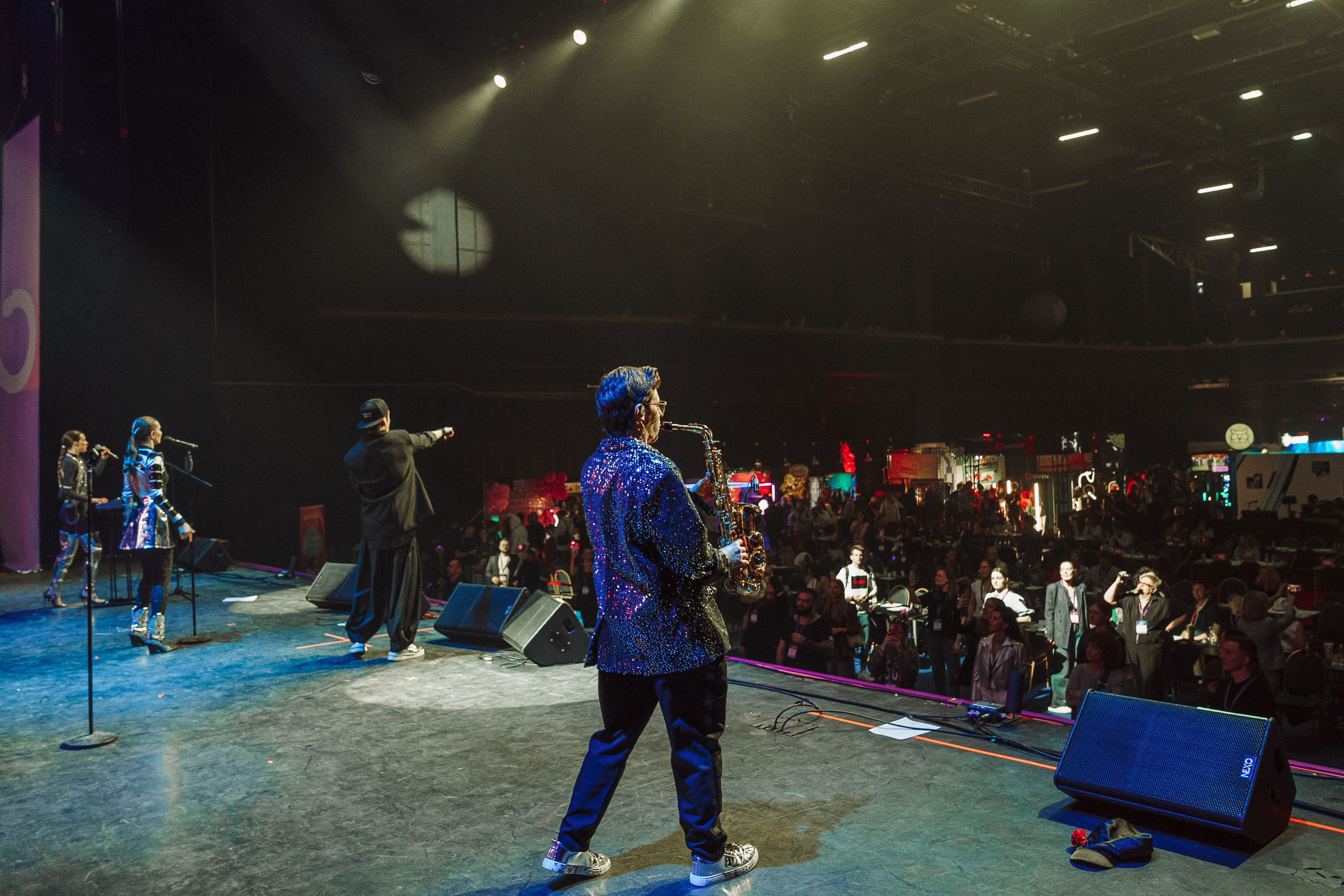 «Сцена» — FeelMe. Студия коммерческой фотографии в Москве и области