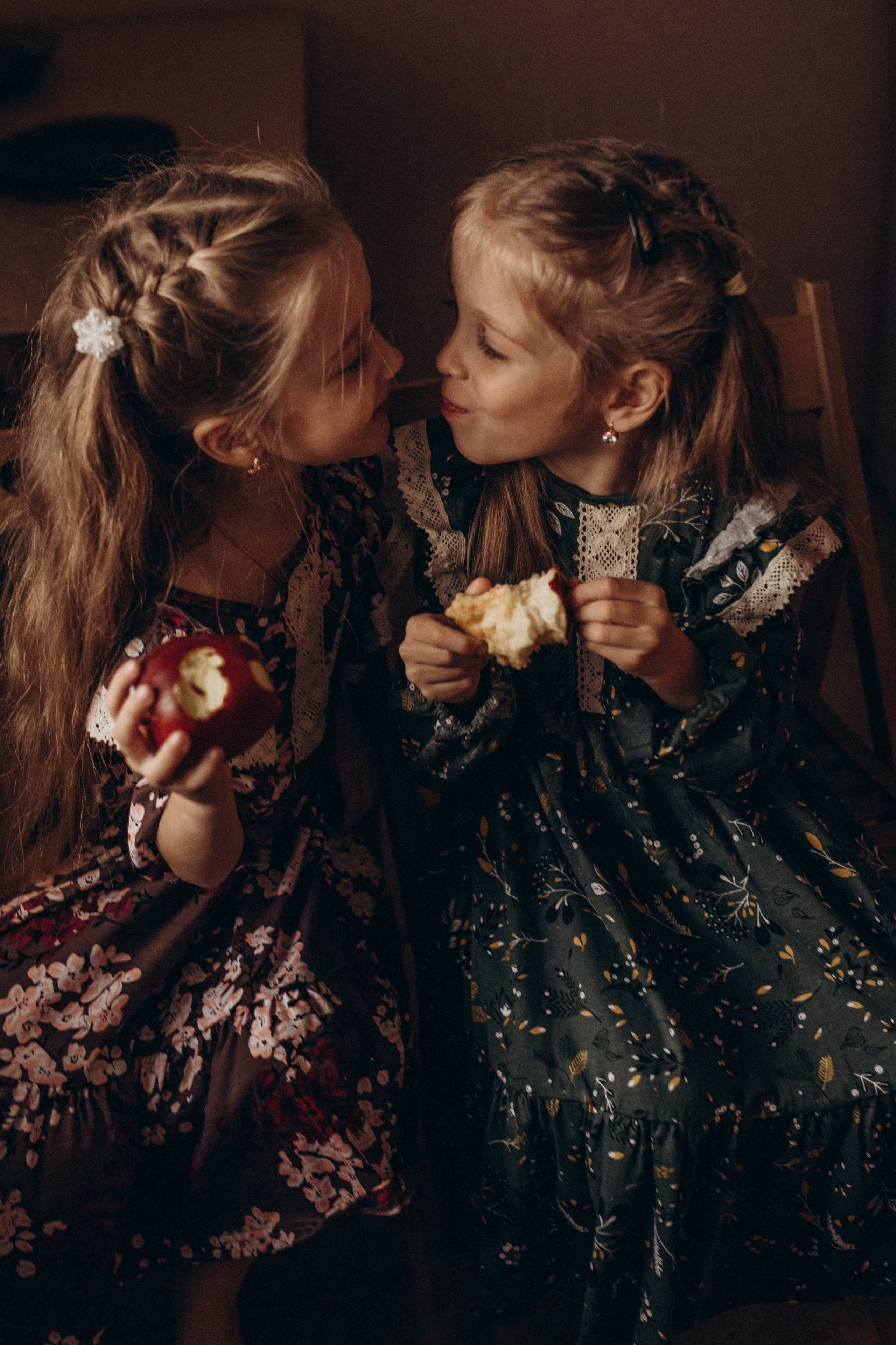 Бабушка с внуками. Семейный фотограф lifestyle в Новосибирске Елена Шпилевая