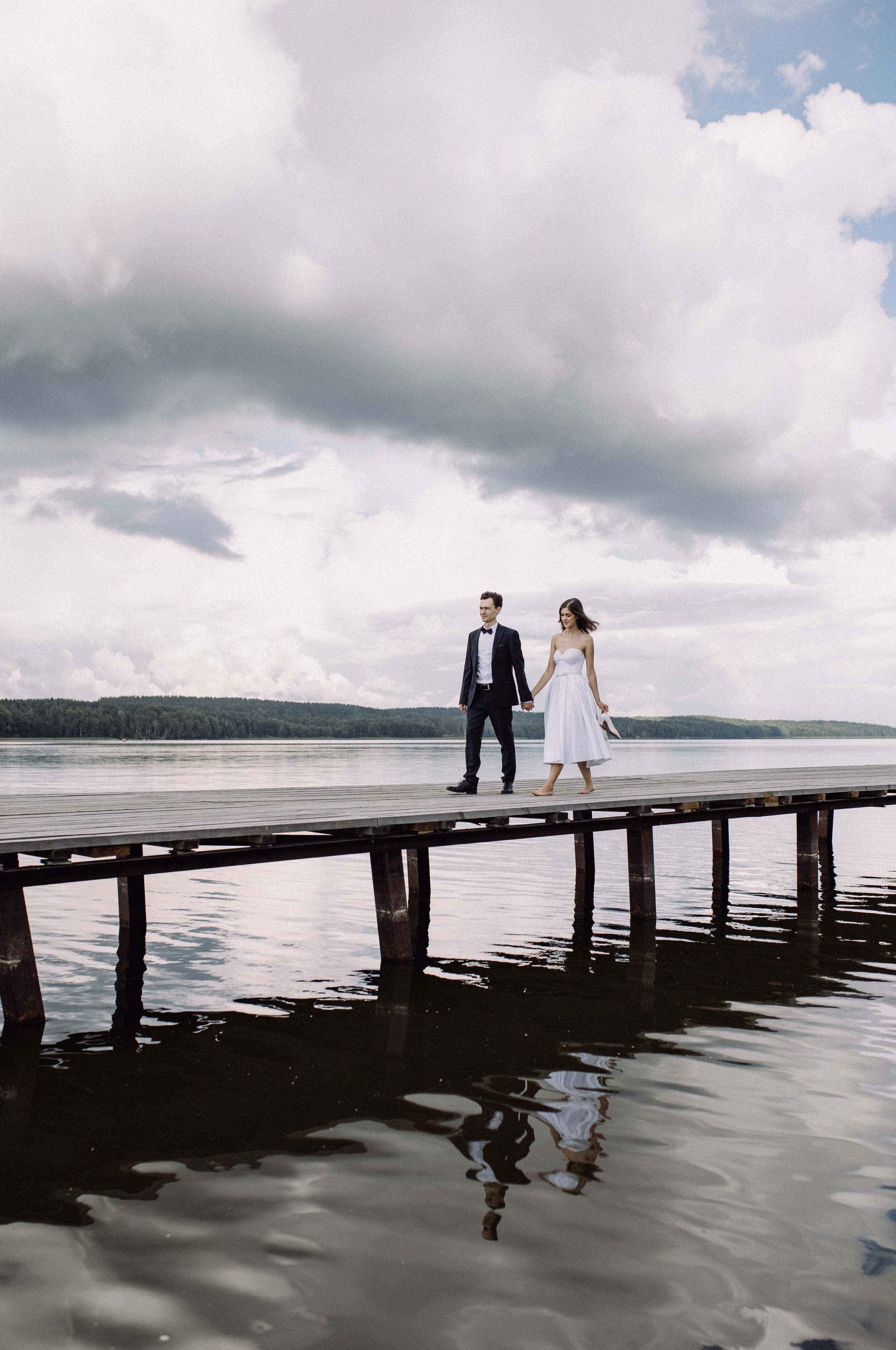 Прогулки во время свадебного банкета. Happiness is in the moments