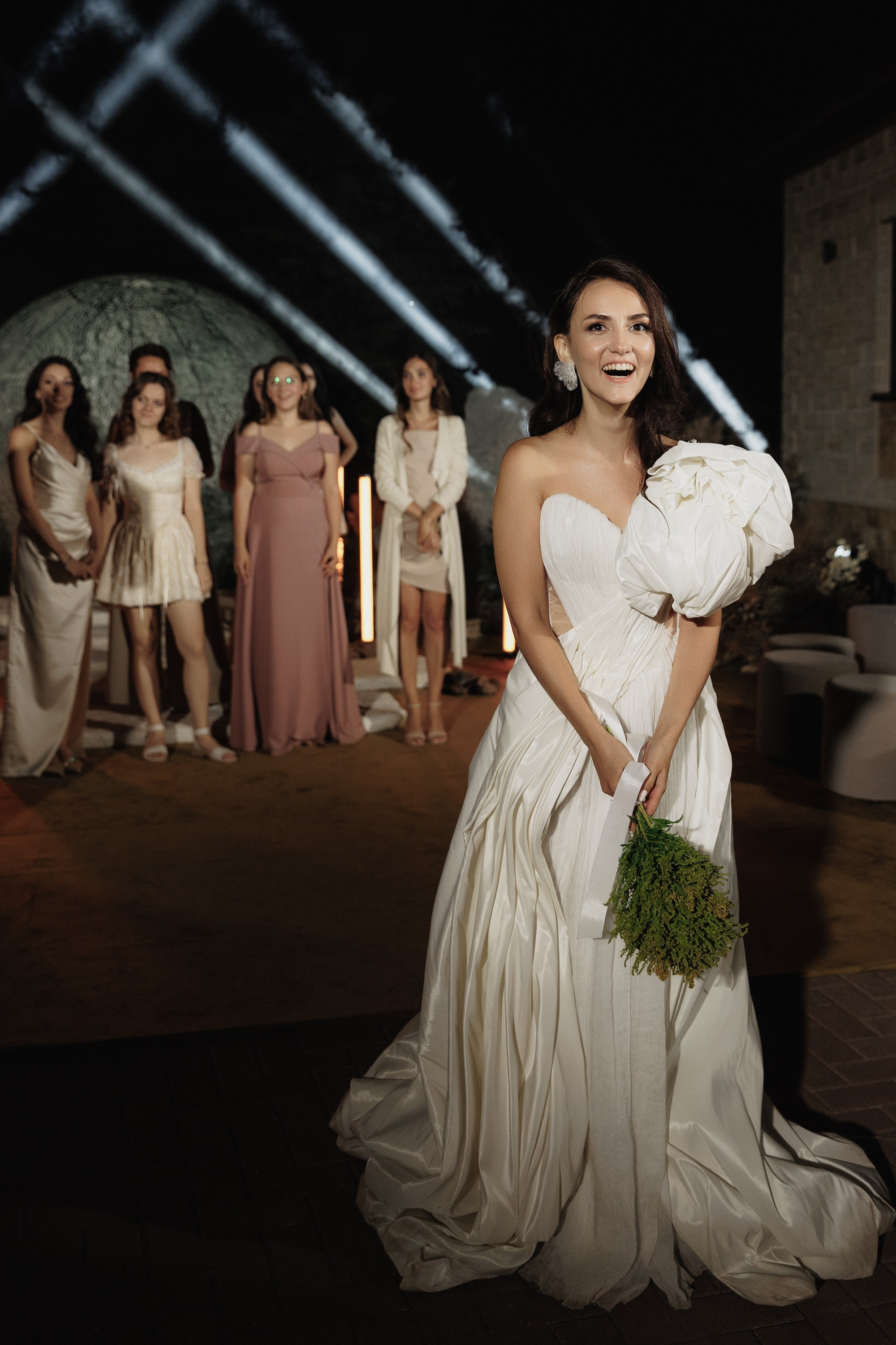 V&E | On The Moon. Свадебная фотография и видеосъёмка