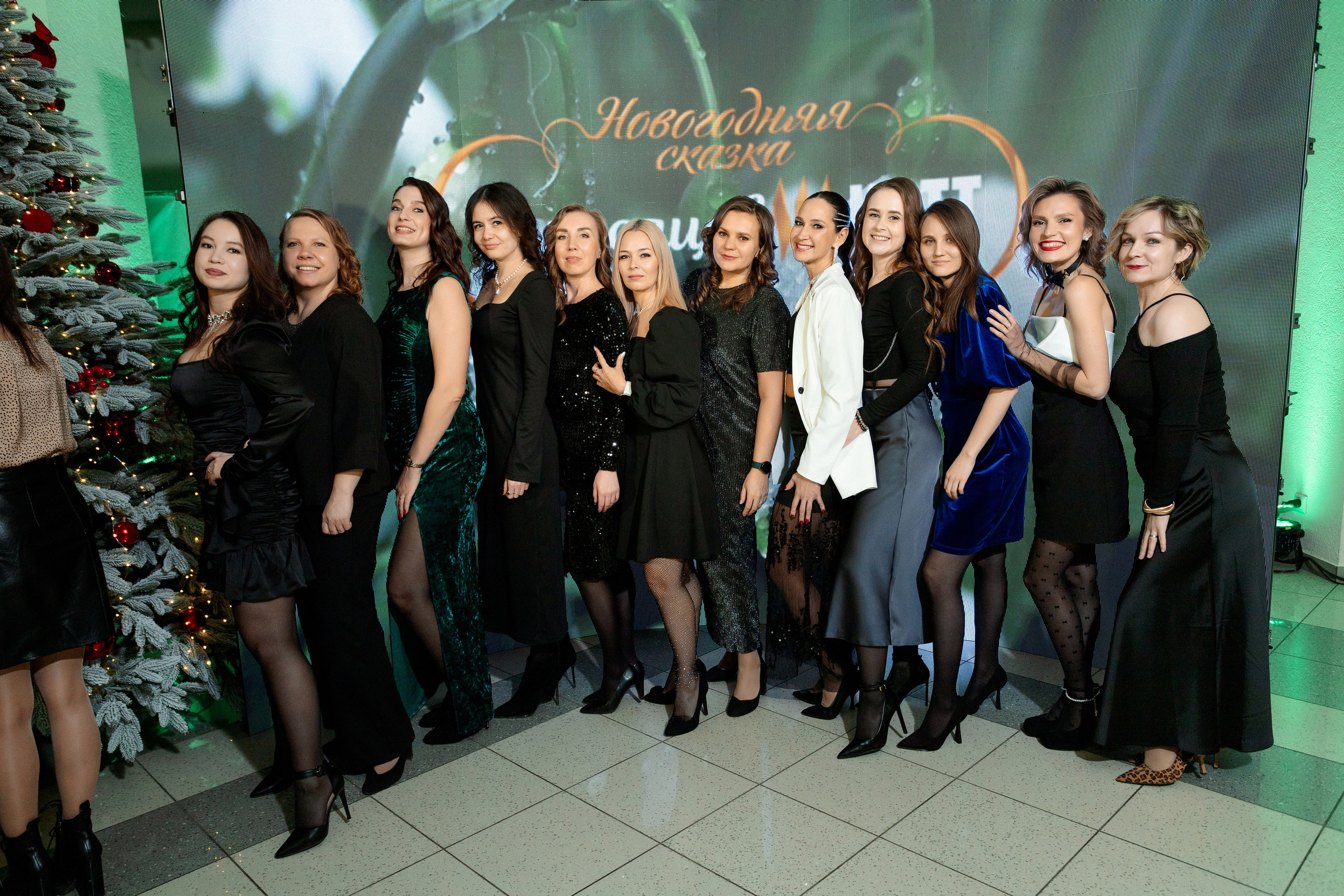 РЕПОРТАЖ: НОВЫЙ ГОД В ДК МЕТАЛЛУРГ. Профессиональный фотограф в Ижевске Леша Петров