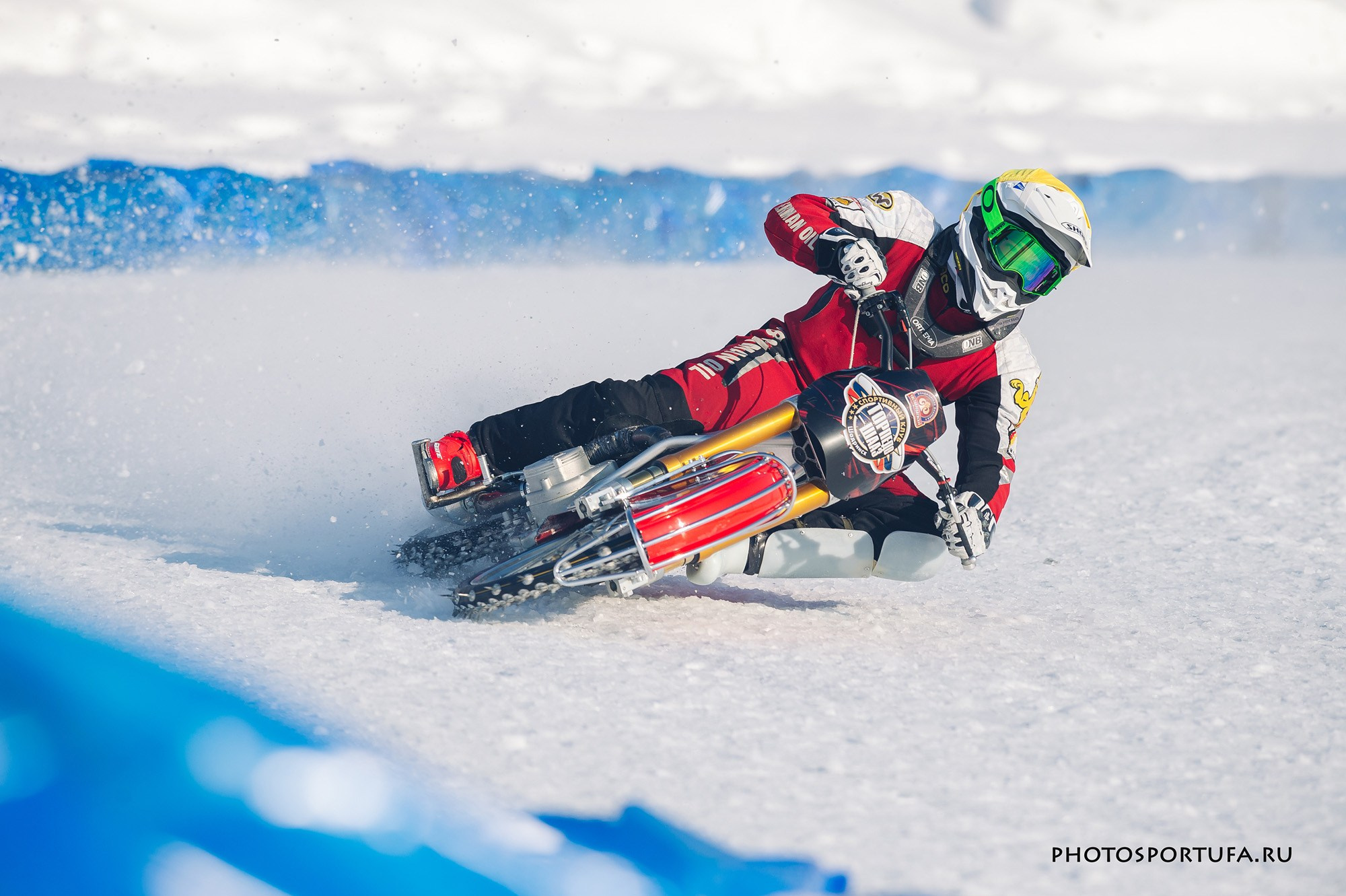 Мотогонку на льду. Спортивный фотограф в Уфе Евгений Буров