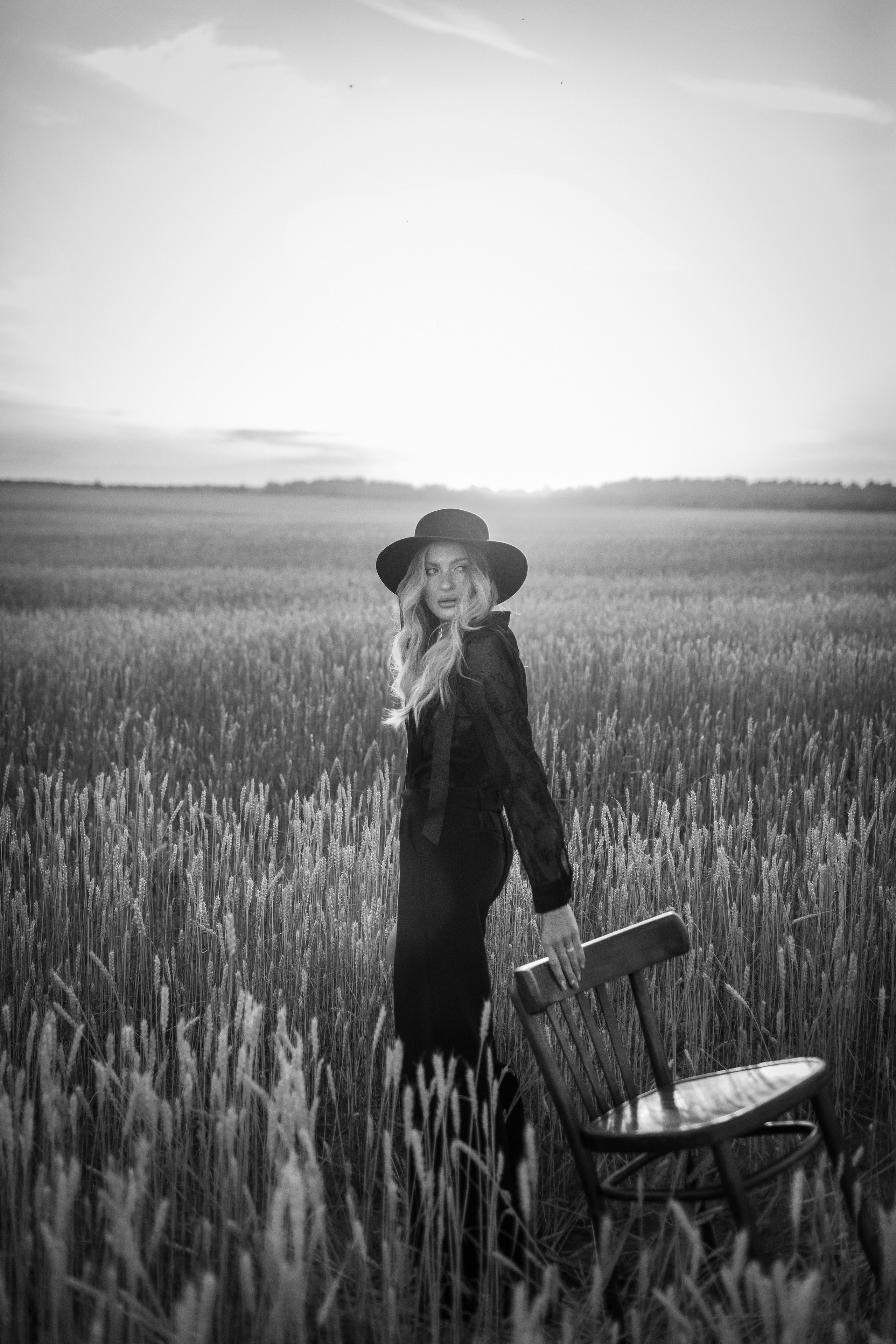 Модельная съемка в поле. Главная