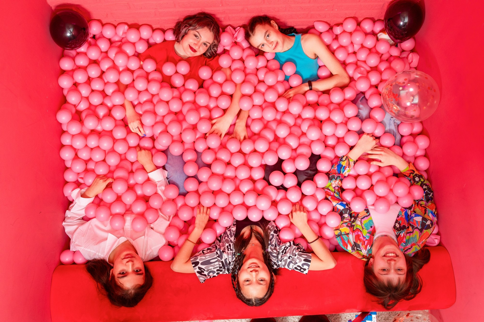 Фотосессия для выпускного альбома в студии: 72 школа 11б. СИГМА | Студия выпускных альбомов Красноярск