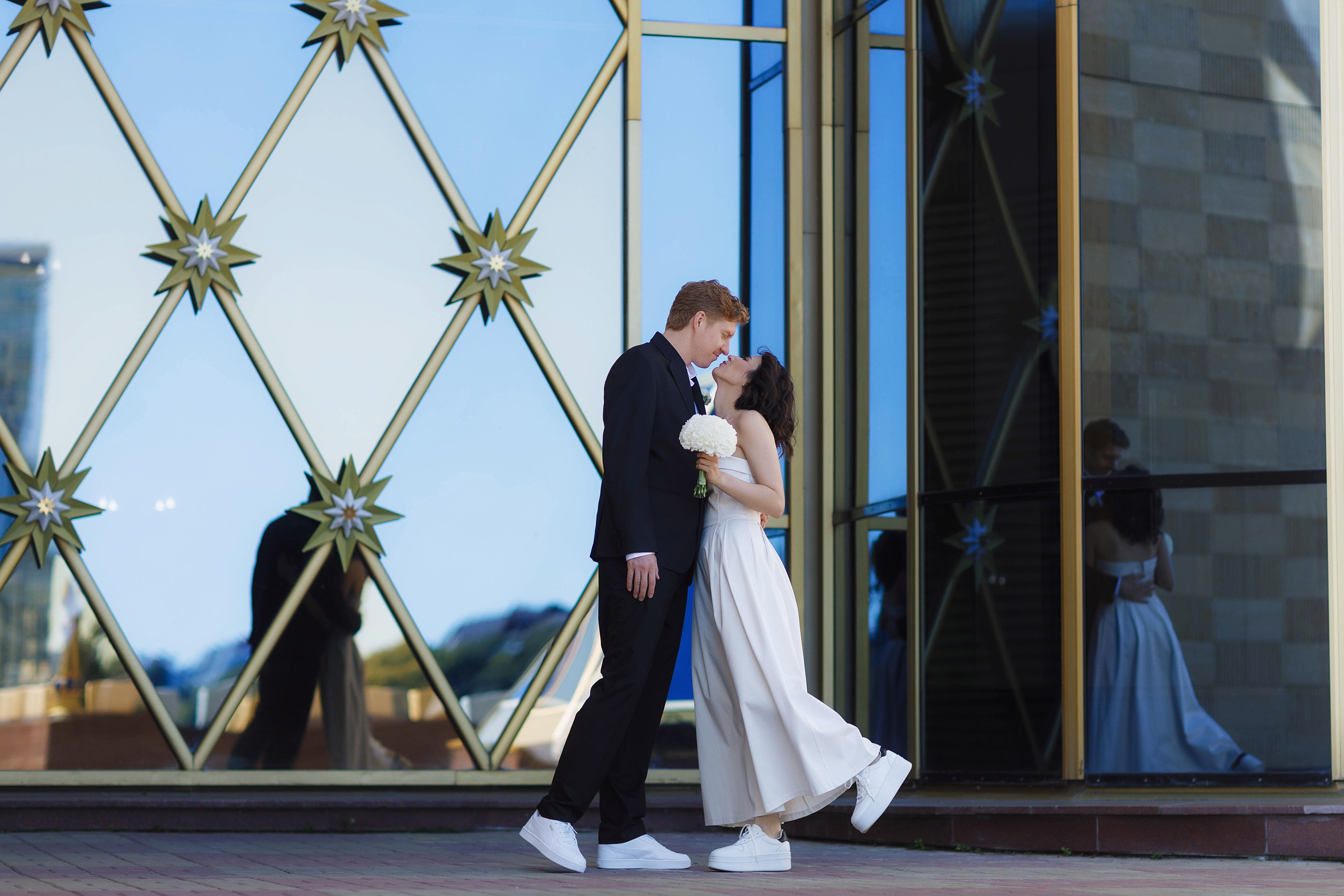 Свадебная фотосессия у театра Экият в Казани