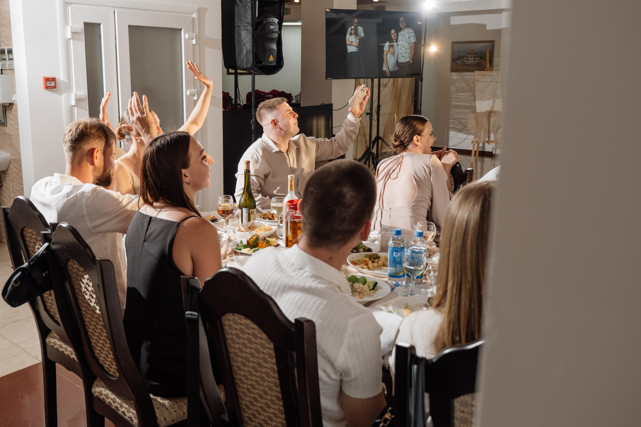 Свадебный ретопртаж. Профессиональная фотосъемка в Крыму. Натуральные эмоции и живые кадры. Забронируйте дату прямо сейчас!