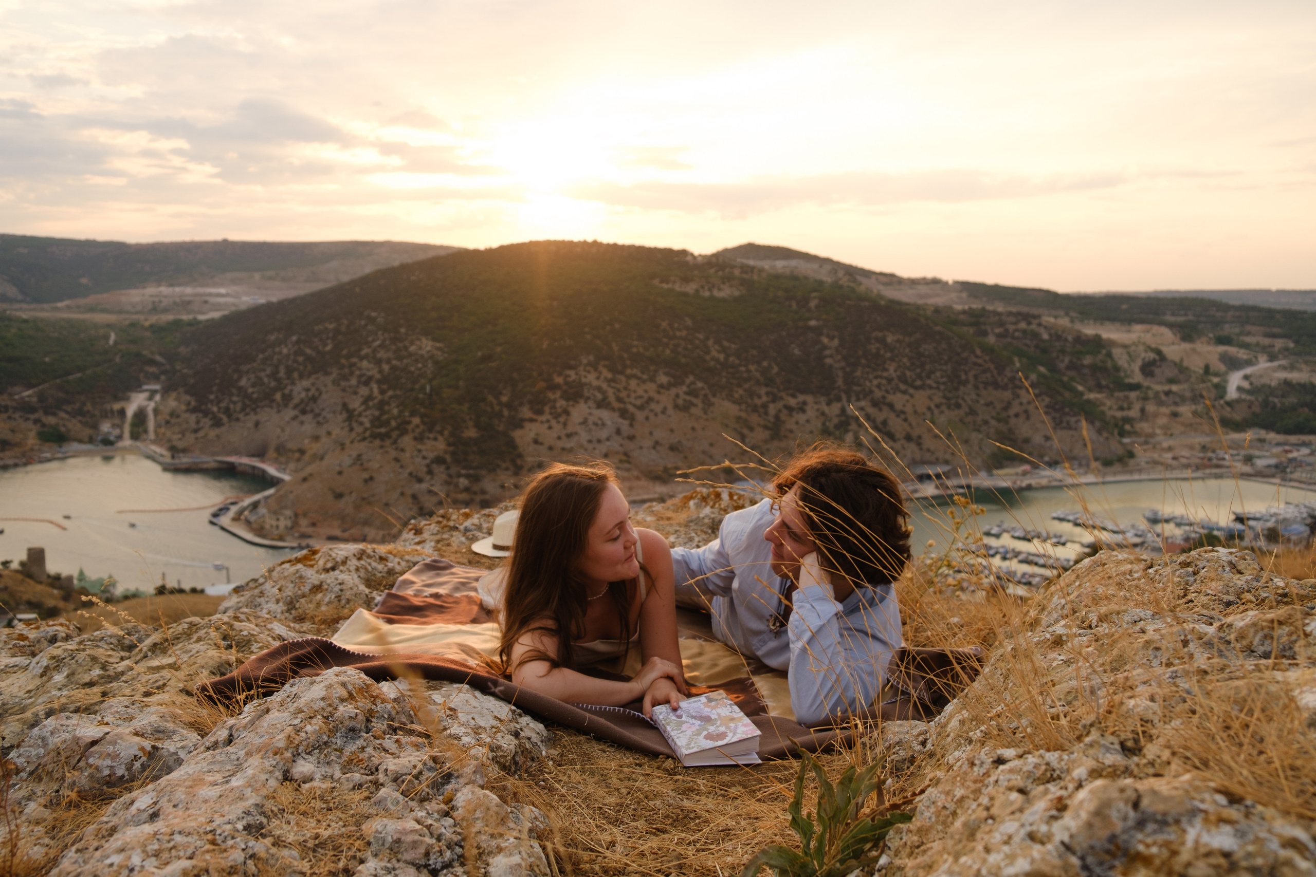 Л+Н в Балаклаве. Профессиональная фотосъемка в Крыму. Натуральные эмоции и живые кадры. Забронируйте дату прямо сейчас!