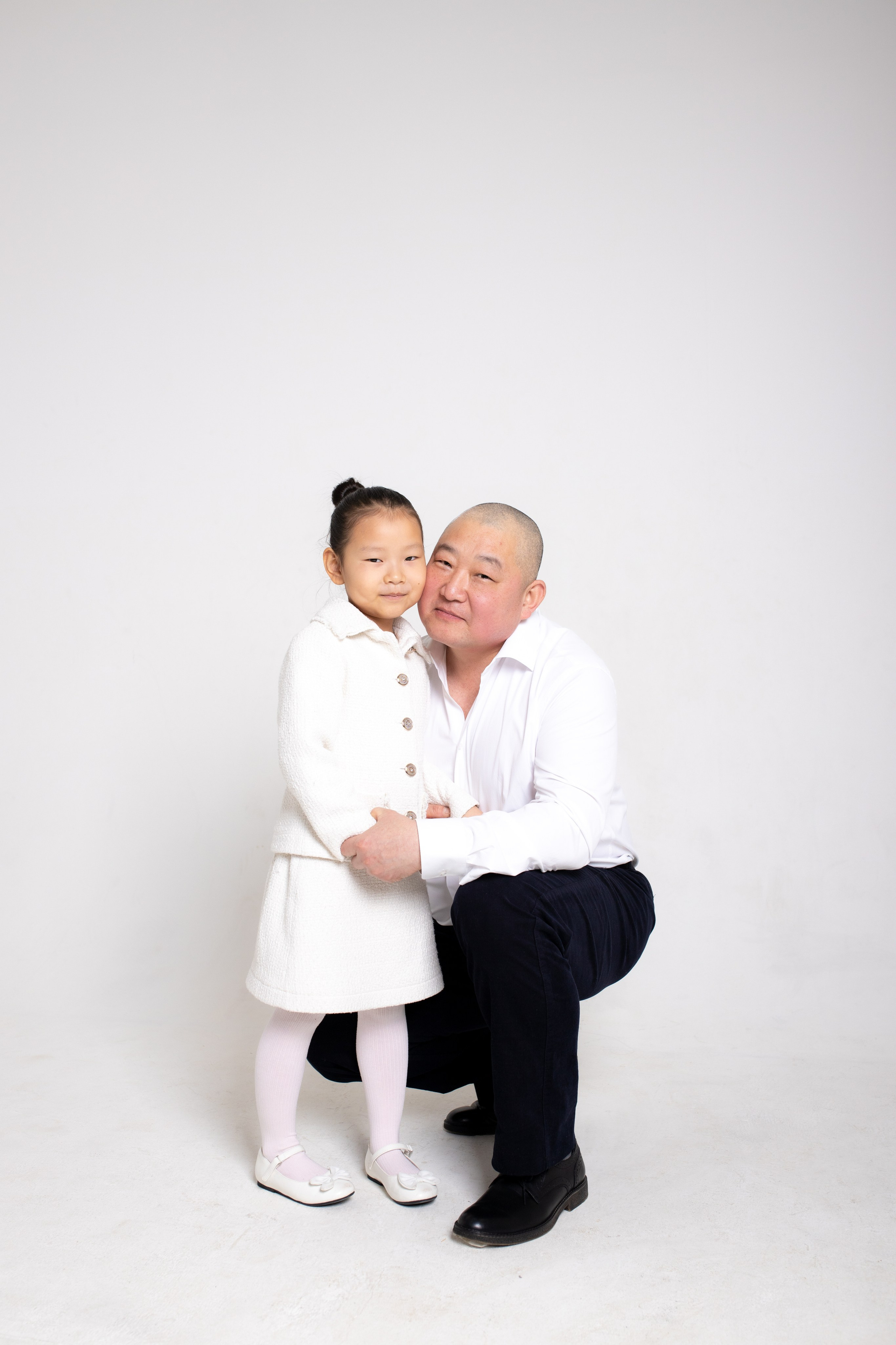 Семейная фотосессия на циклораме с импульсным светом. Фотограф в Железнодорожном и Балашихе