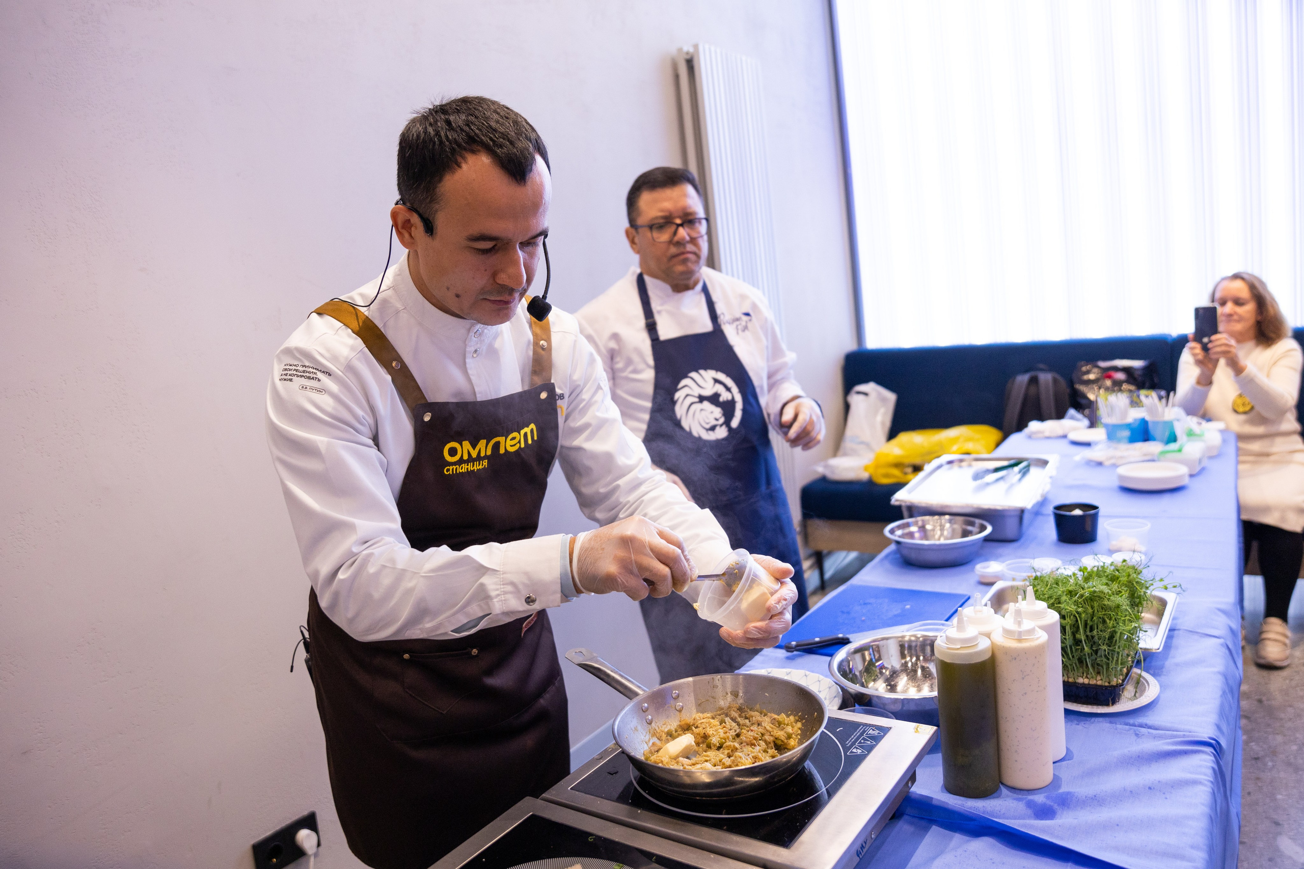 День народного единства в Национальном центре Россия. Олег Катакинов| Репортажный фотограф в городе у моря (Владивосток)