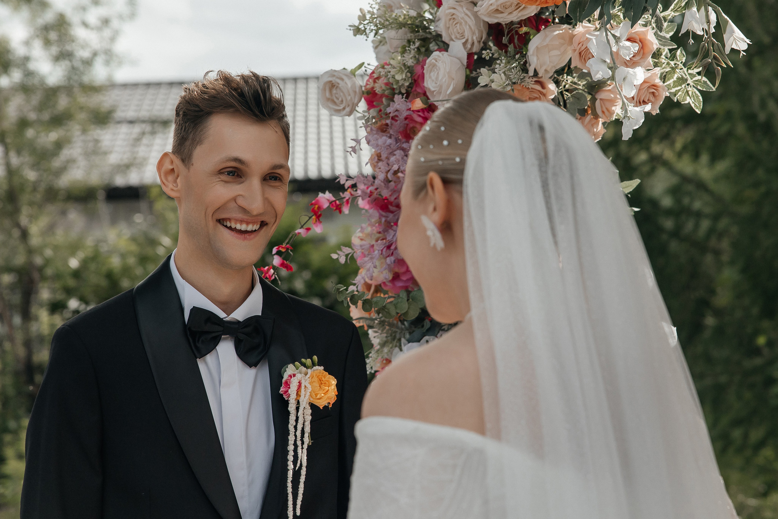 Свадебная фотосессия в ресторане Турандот, свадьба на площадке House for wedding Дом у озера. Свадебный фотограф в Москве Дарья Олендарёва