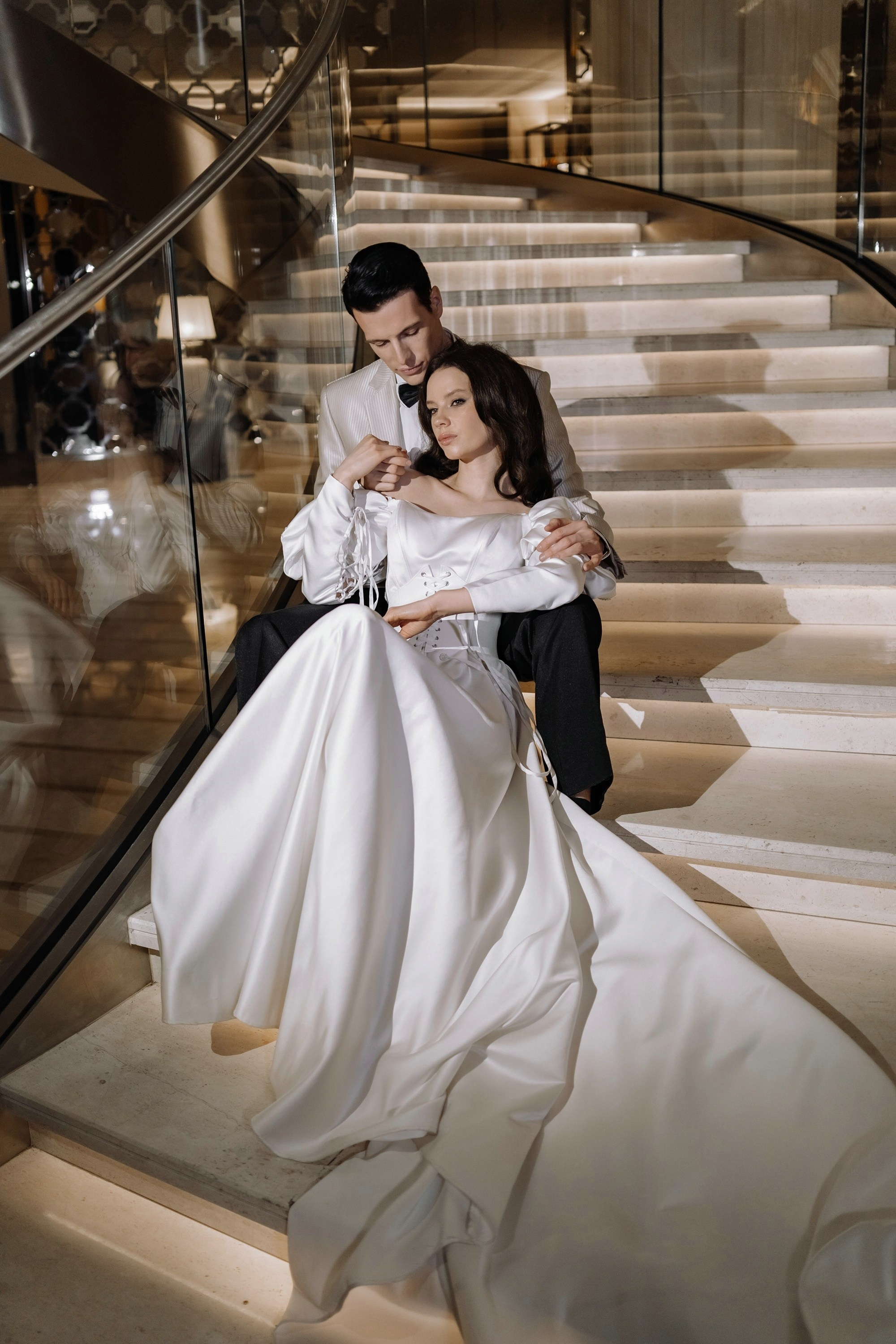 Фотосессия свадьбы на лестнице в Hyatt Regency Moscow Petrovsky Park. Свадебный и семейный фотограф в Москве Светлана Зоткина