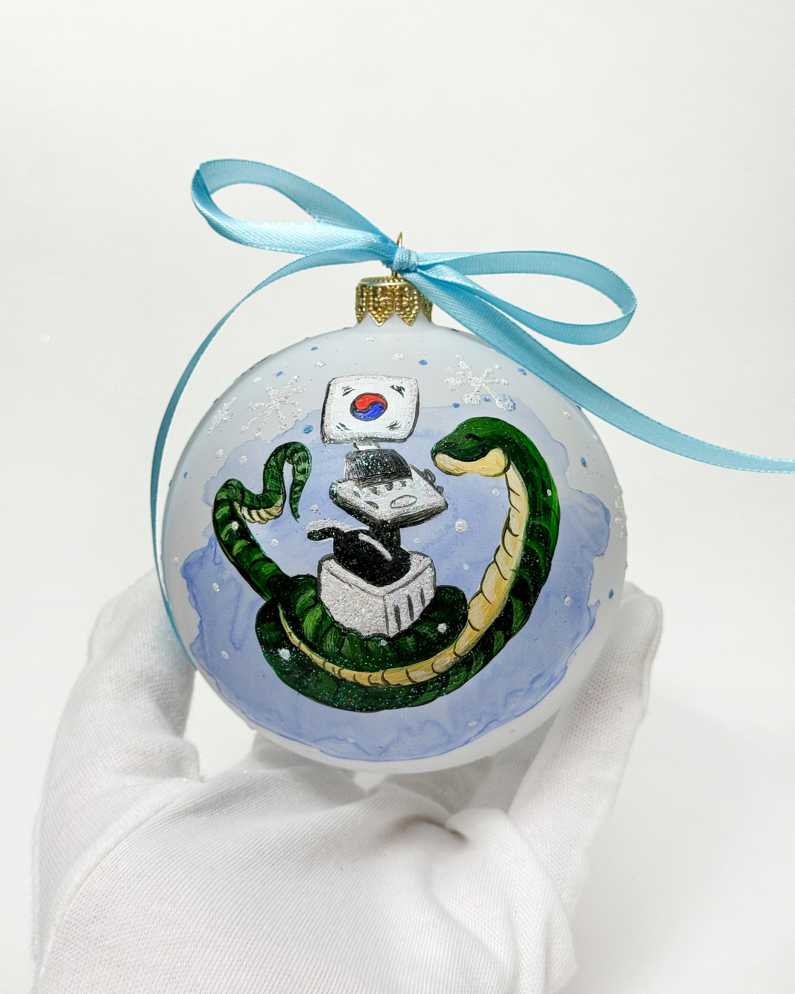 ArtSHARm- наше портфолио по ёлочным шарам с ручной росписью. Художественная ручная роспись елочных шаров, корпоративные подарки и восковые аромасвечи