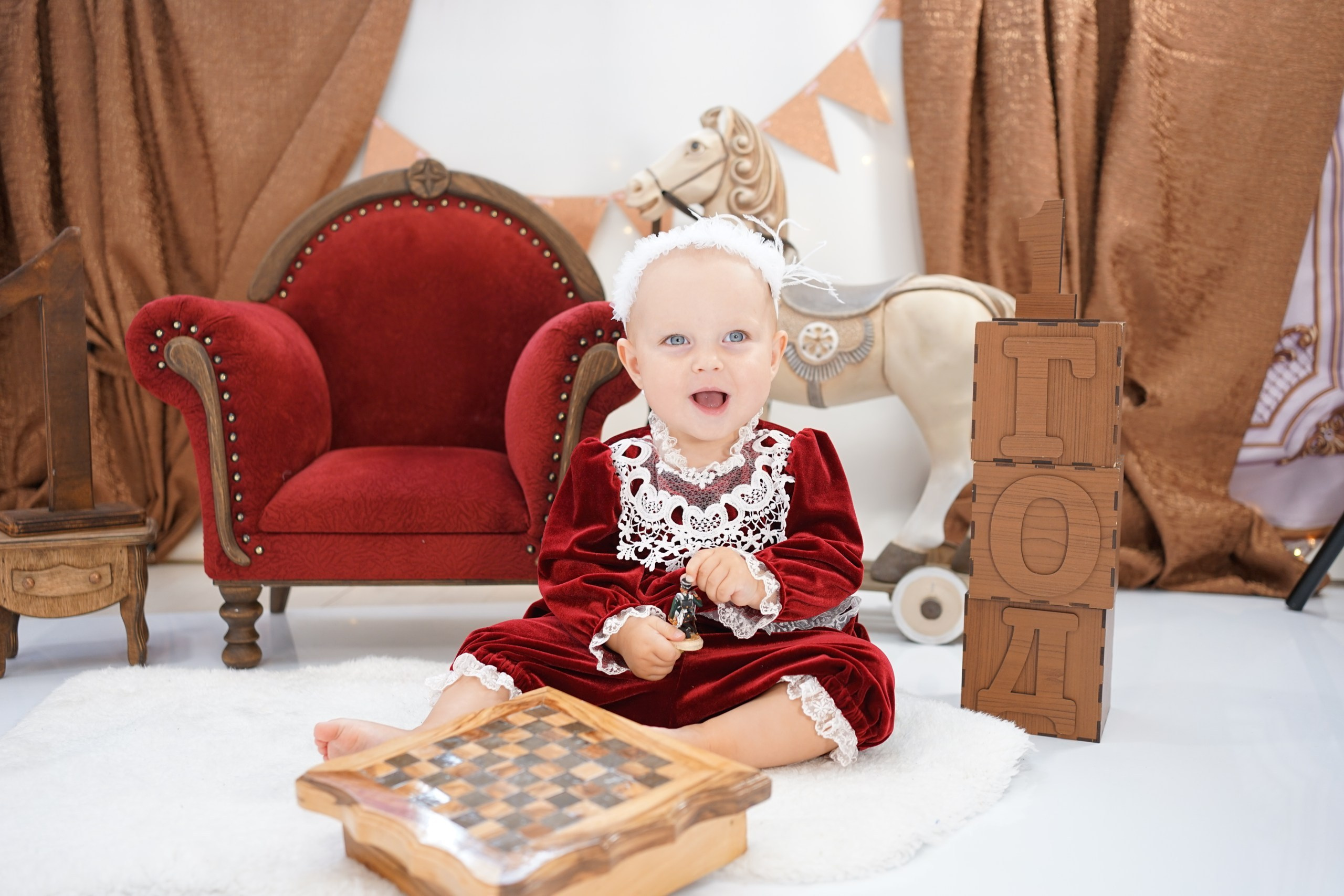 Бордовая зона. Детская Фотостудия ГОДОВАСИКИ в Санкт-Петербурге фотосесия на годик