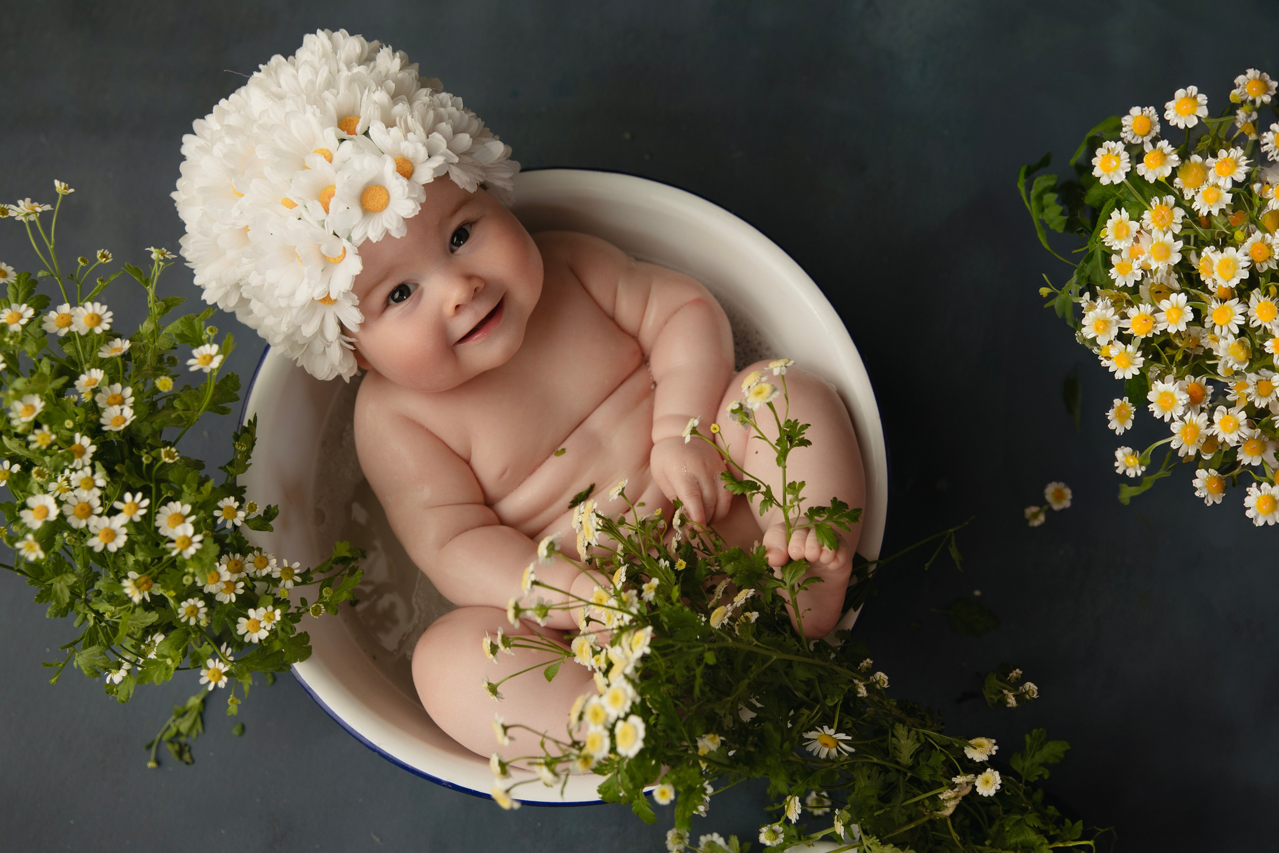 "Фотосессия малыша в цветочной ванночке" малыши в цветах"