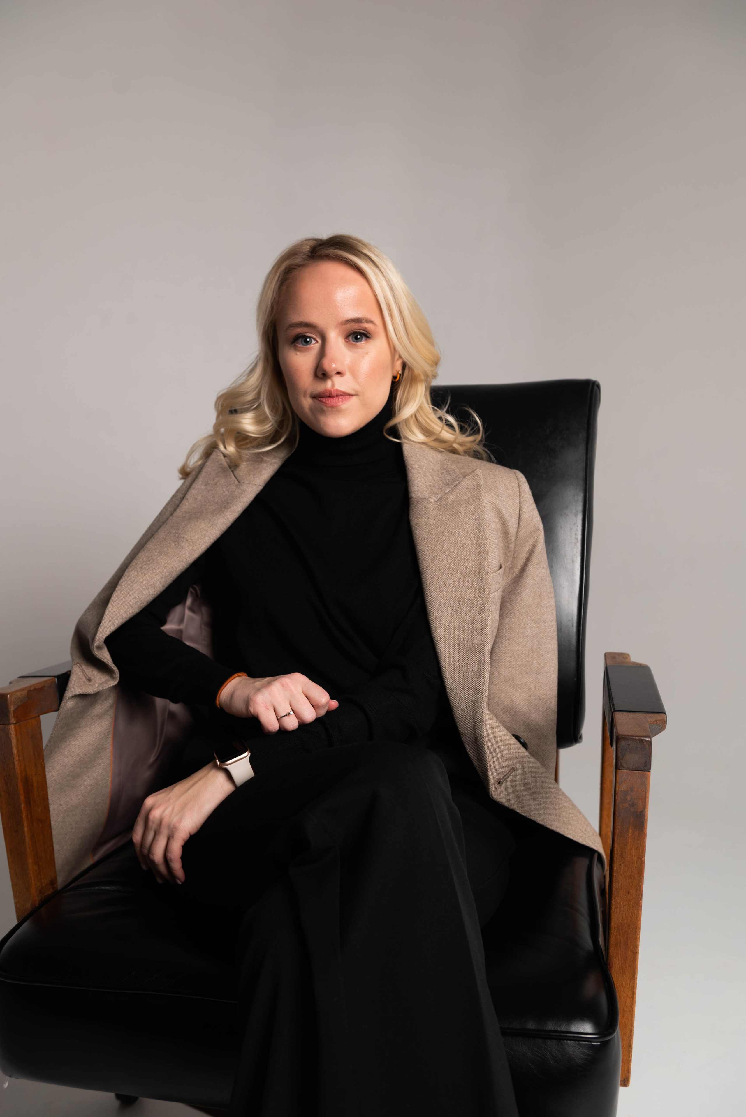 Полина Возиян (съемка для блога юриста @ation.law). Фотограф Москва Настя Профотовна. Репортажные, свадебные и контент фотосессии