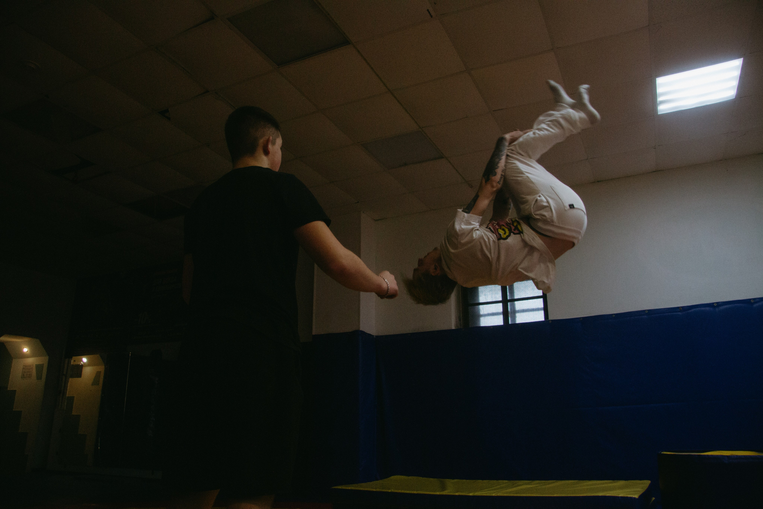 Тренировка по акробатике 