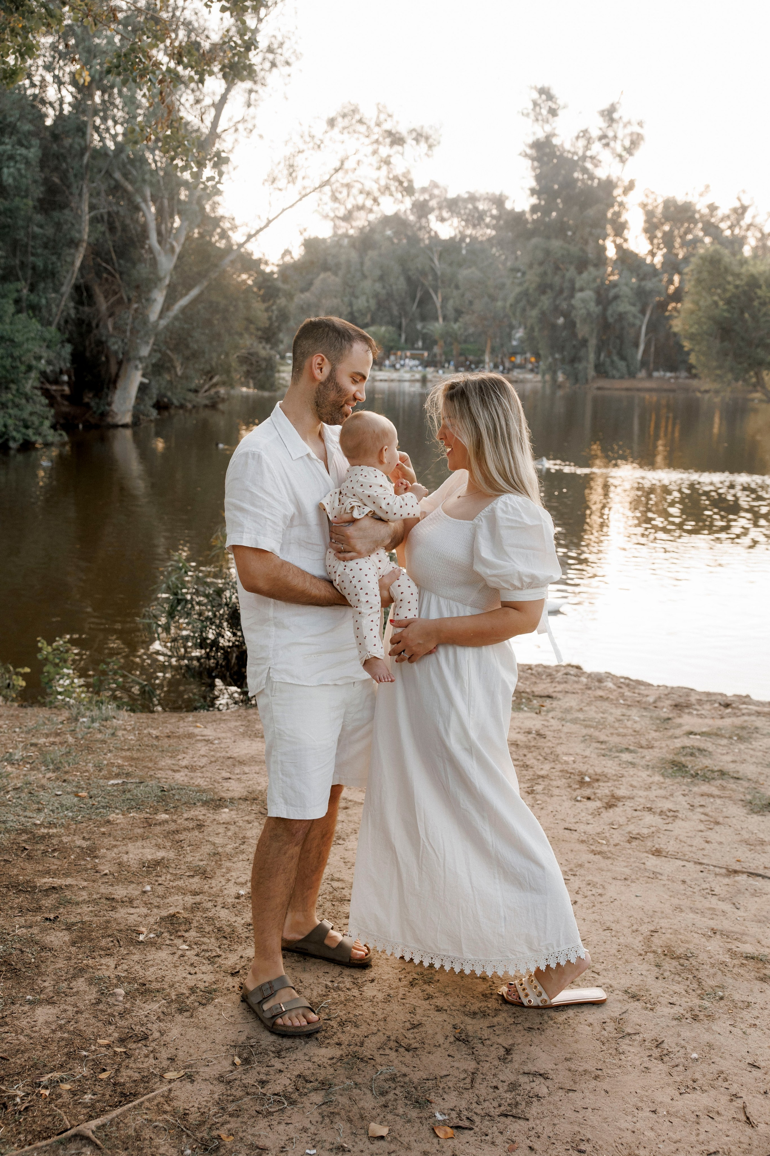 First year photoshoot inside the park (sunset). Wedding and family photographer