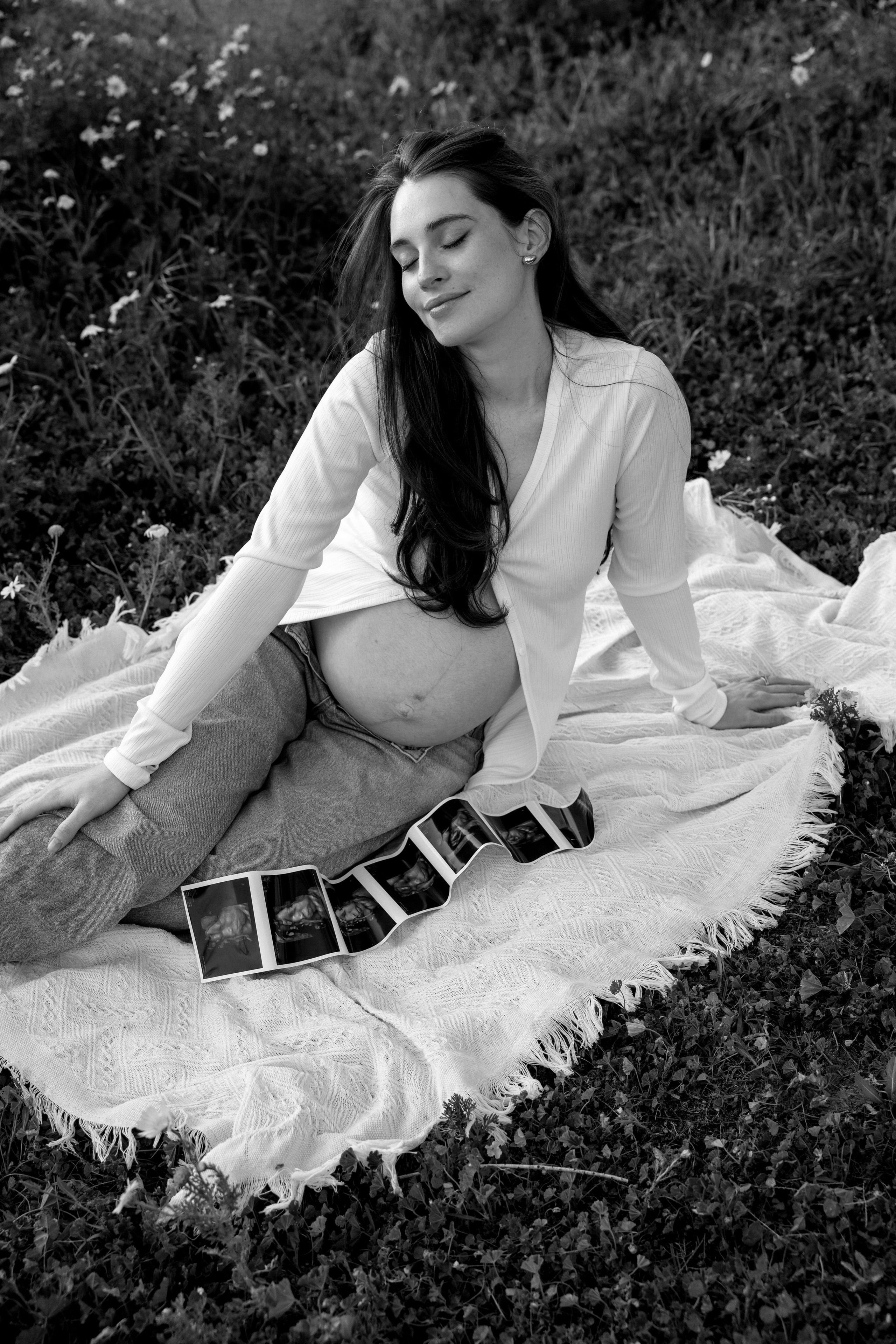 Pregnancy photoshoot (home/park/beach). Главная