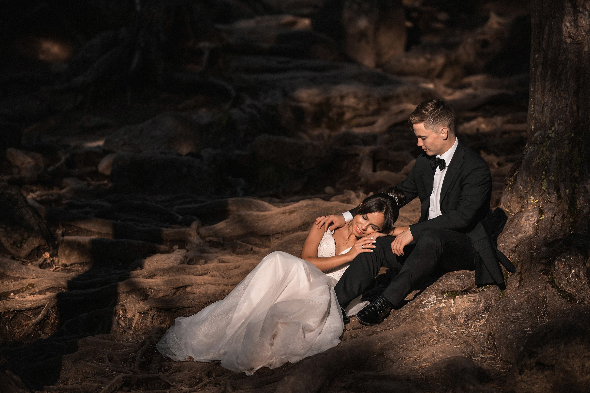 🌄 Демьян и Катя — свадьба в нацпарке "Столбы" | Веселый банкет и эпичные фото на скалах. 📸 Свадебный и семейный фотограф в Красноярске Тихомиров Евгений | 17 лет опыта | 800+ свадеб