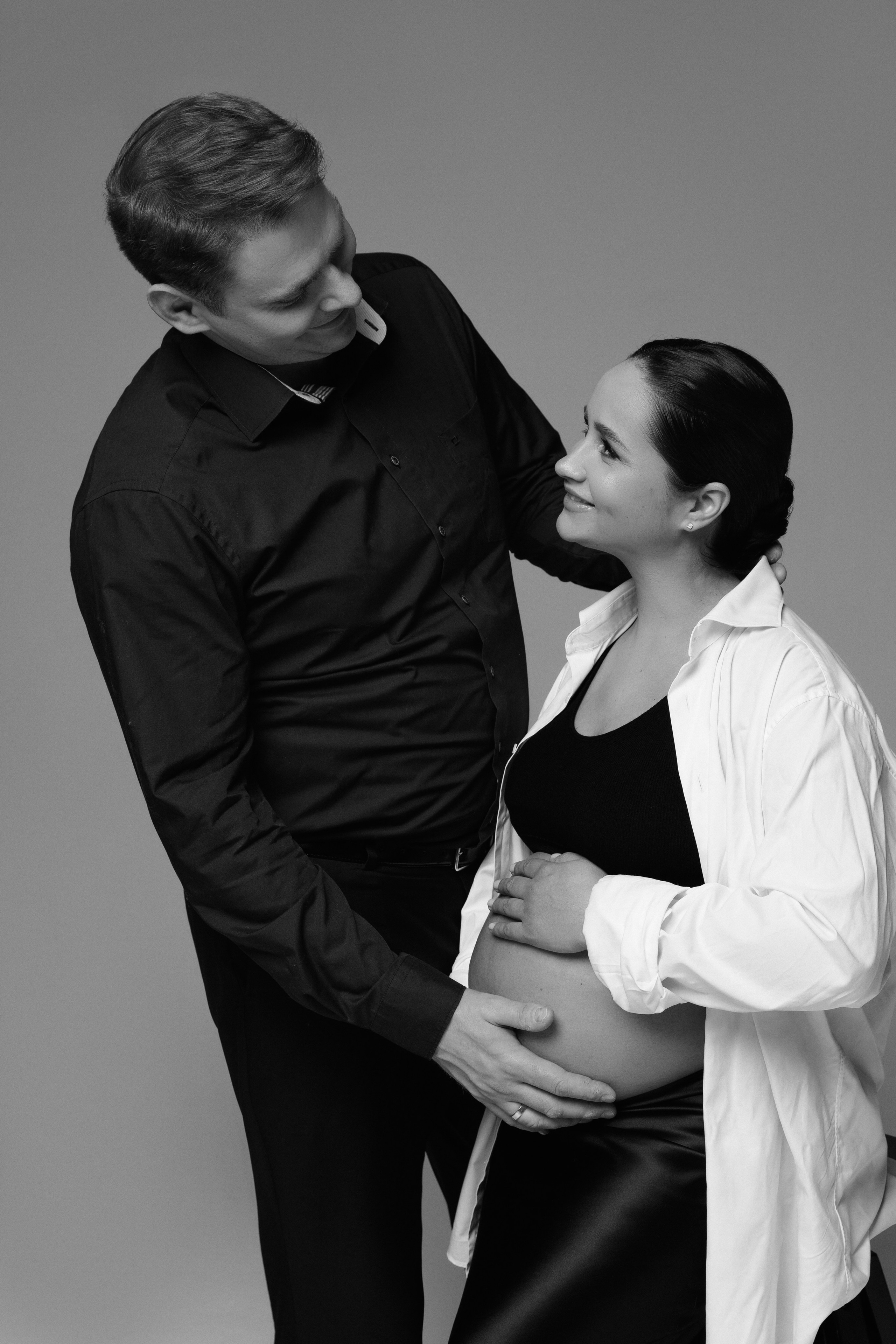 фотосессия Беременности лучший подарок для пары красиво показать животик и запечатлеть такой нежный момент 