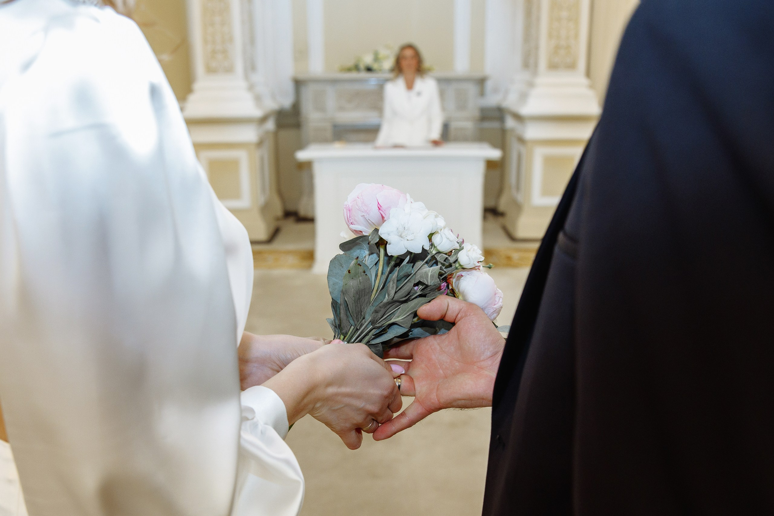 Хотим гулять и пить шампанское. Главная