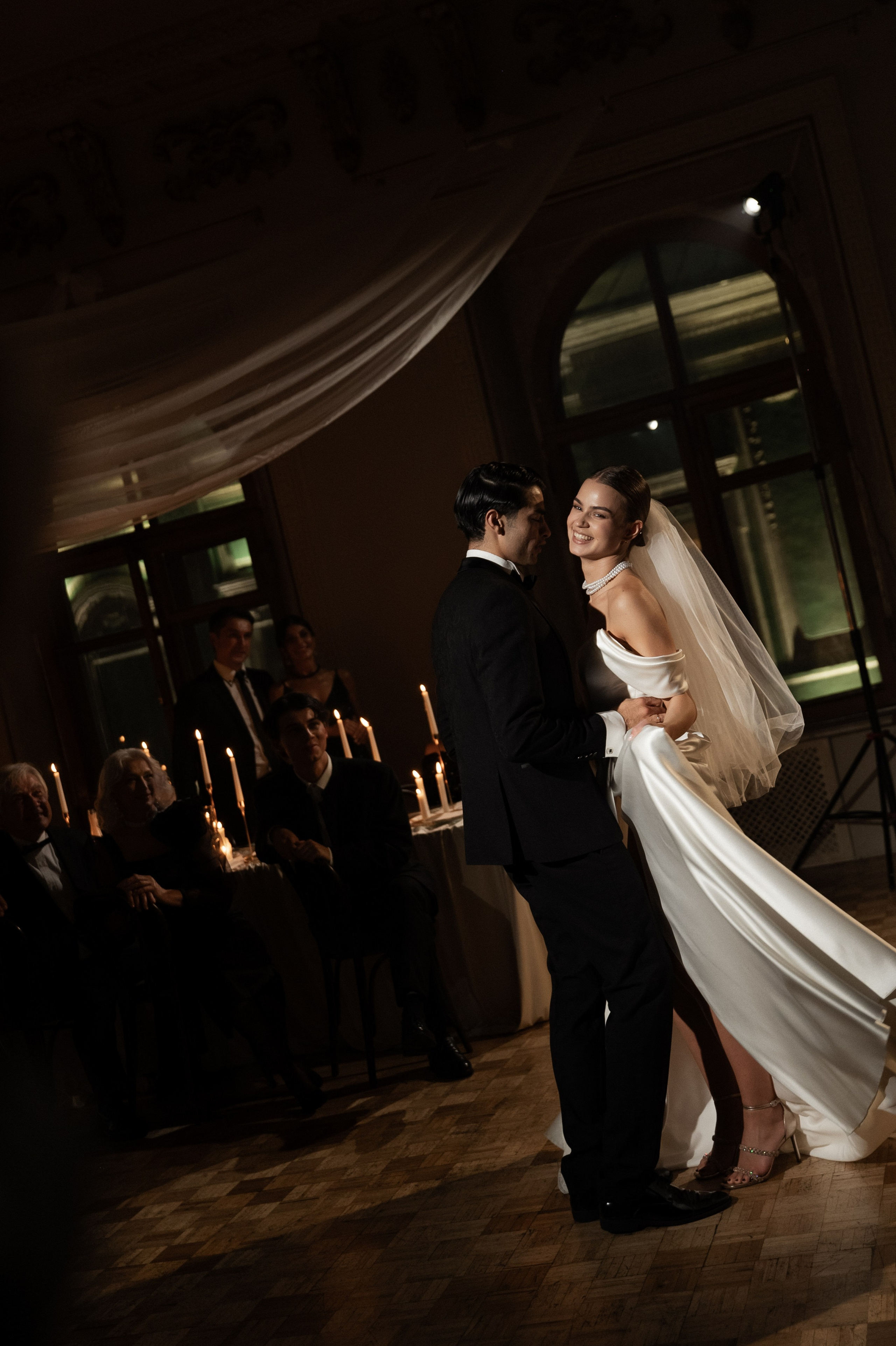 Камерный свадебный ужин при свечах в старинном особняке в фотостудии 21. Kult. Ярослава Ерина — свадебный фотограф в Москве