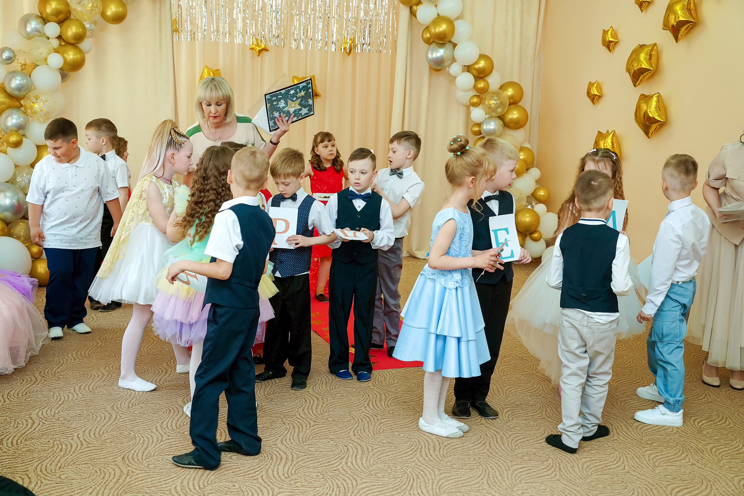 Фотосъемка видеосъёмка фотограф видеооператор новогодних утренников  в. Фотограф, видеооператор Нина Коршунова