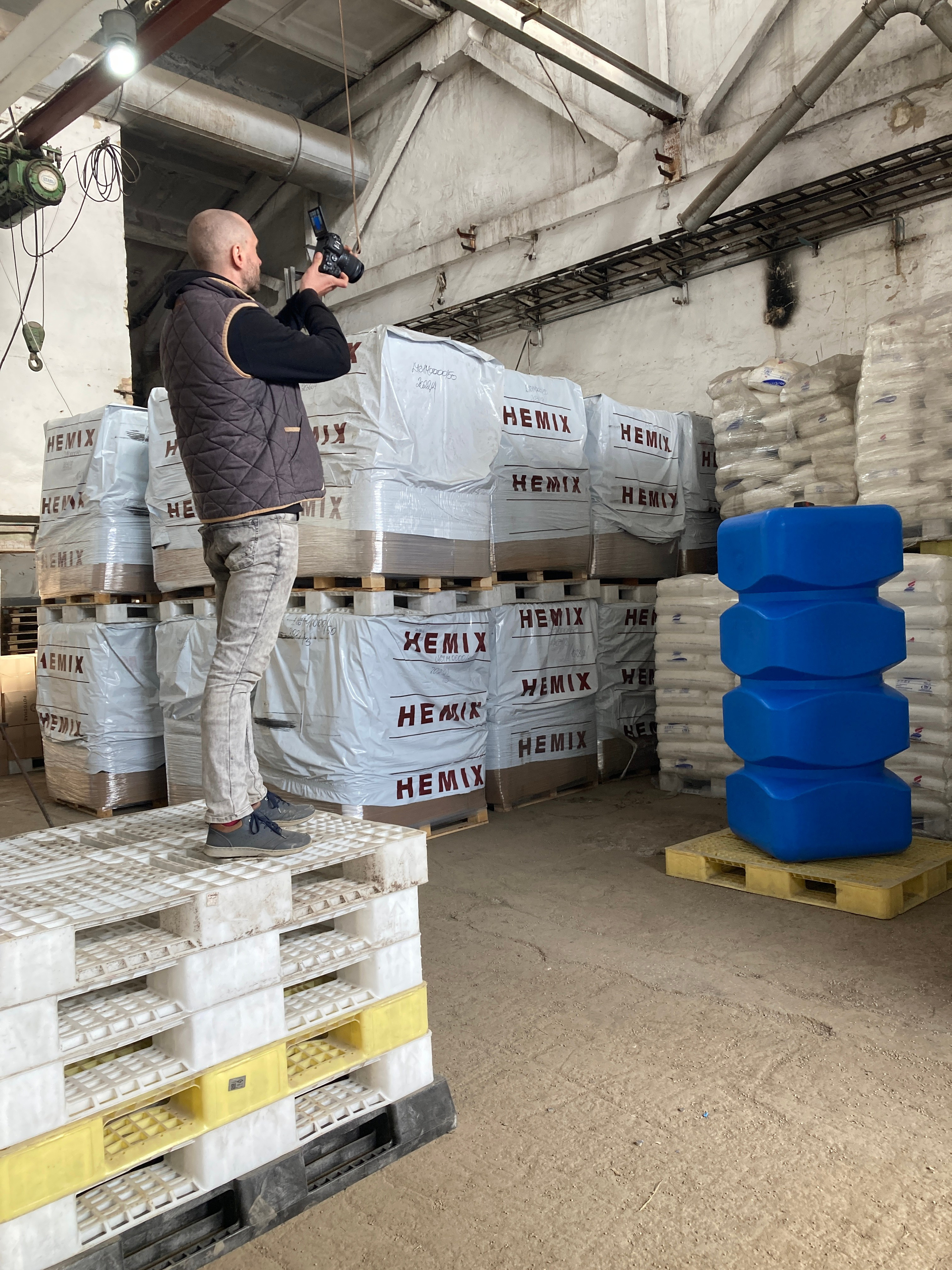 Backstage. Предметный фотограф в Симферополе Антон Катунин