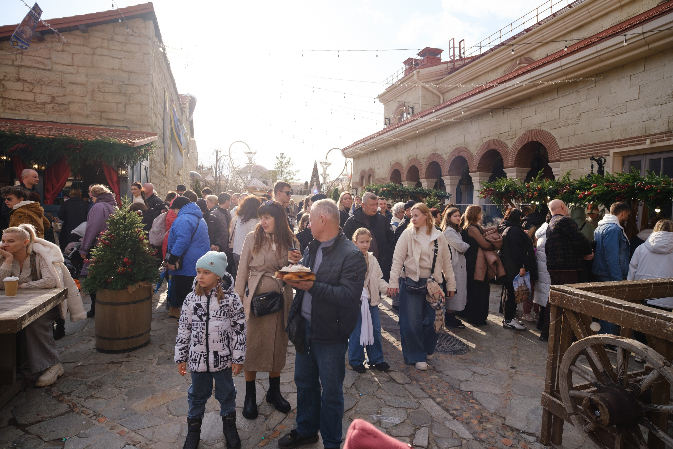 Новогодний репортаж из парка «Новый Херсонес» | Фотограф Илья Желдак. Профессиональная фотосъемка в Крыму. Натуральные эмоции и живые кадры. Забронируйте дату прямо сейчас!