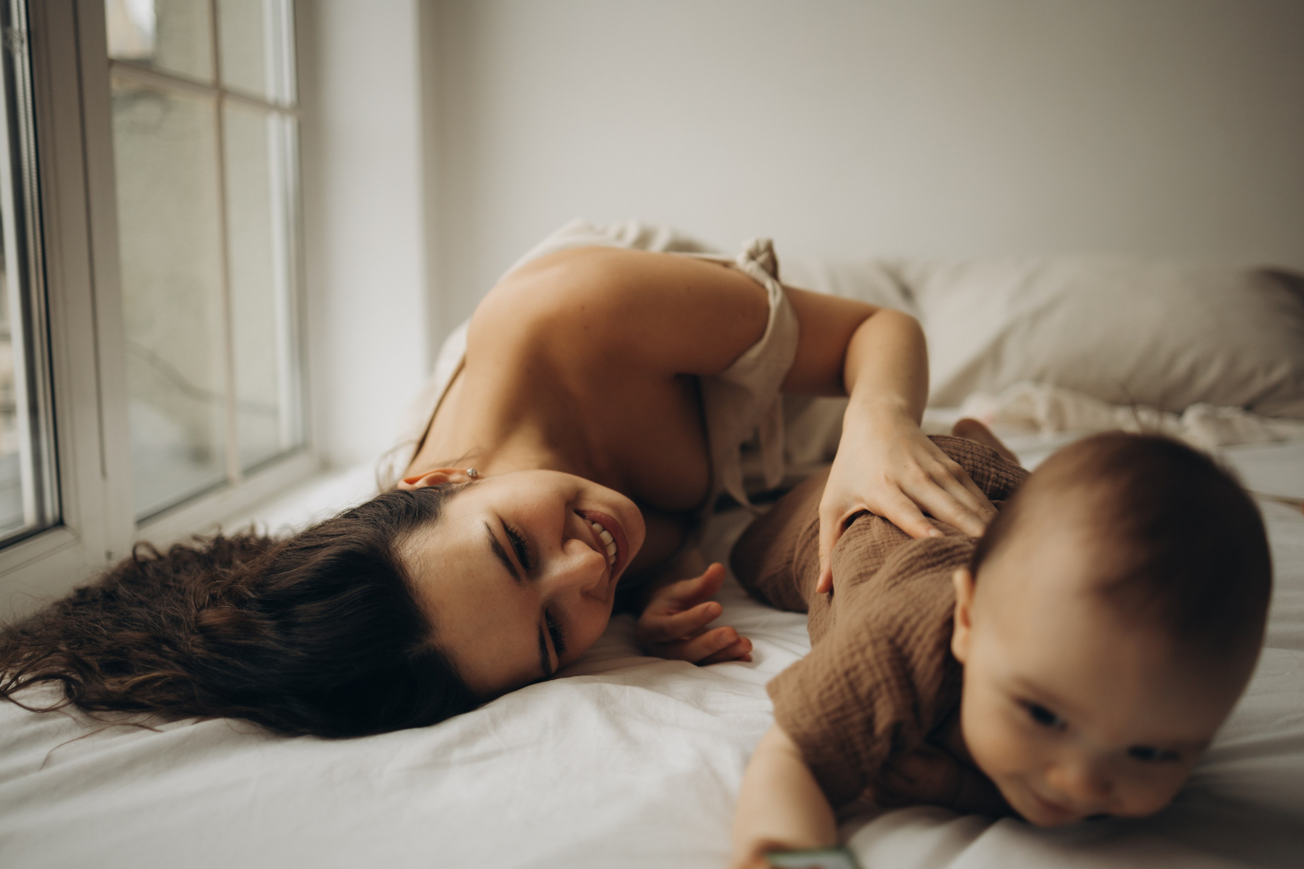 Регина и малыш Дима. Семейный, домашний, ньюборн фотограф Москва Цветкова Елизавета