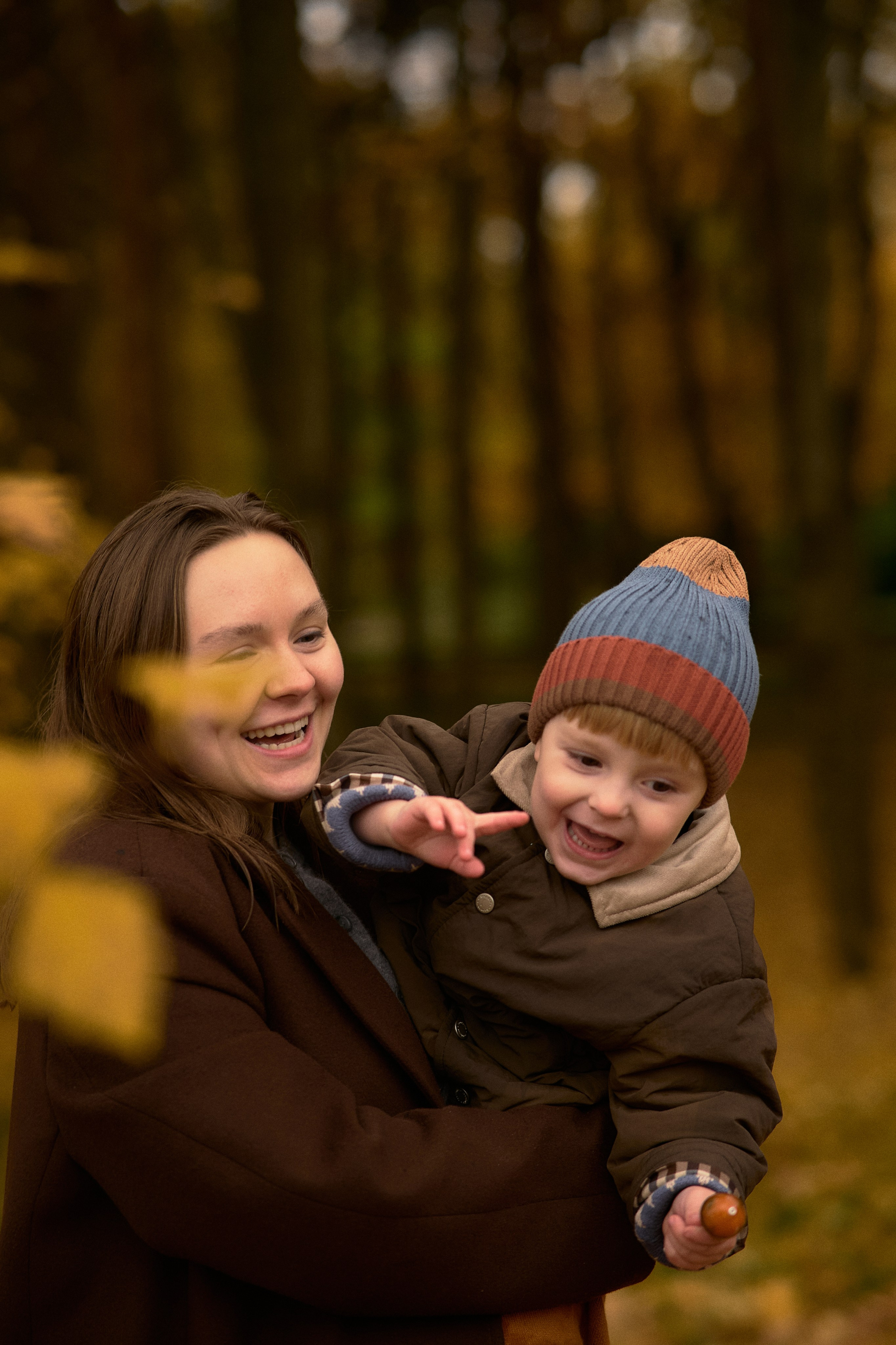 Света и Илюша под дождём. Семейный и свадебный lifestyle-фотограф в Москве Мария Петрова