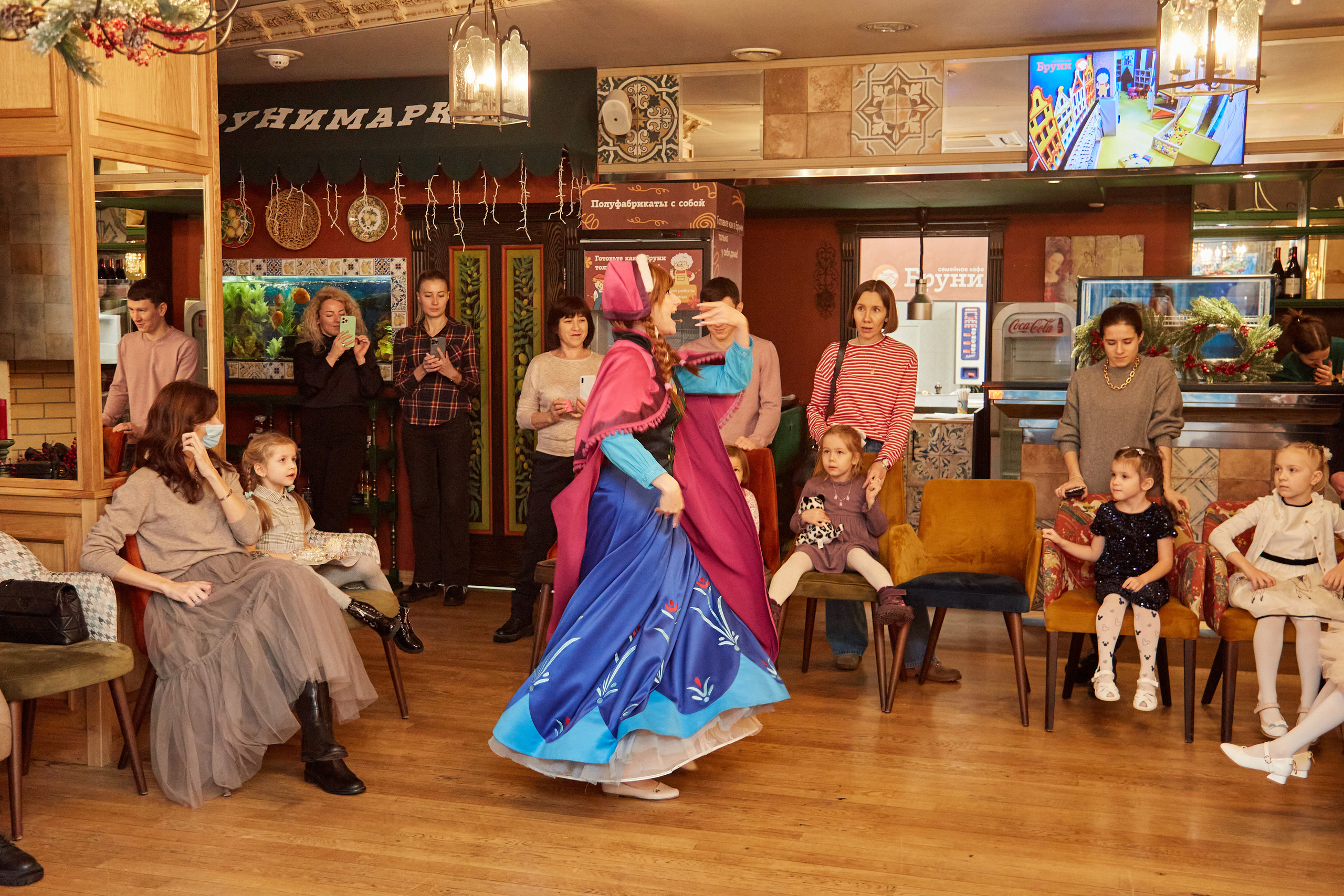 Новый 2023 год в кафе Бруни. Свадебный и семейный фотограф в Самаре Грибцова Людмила