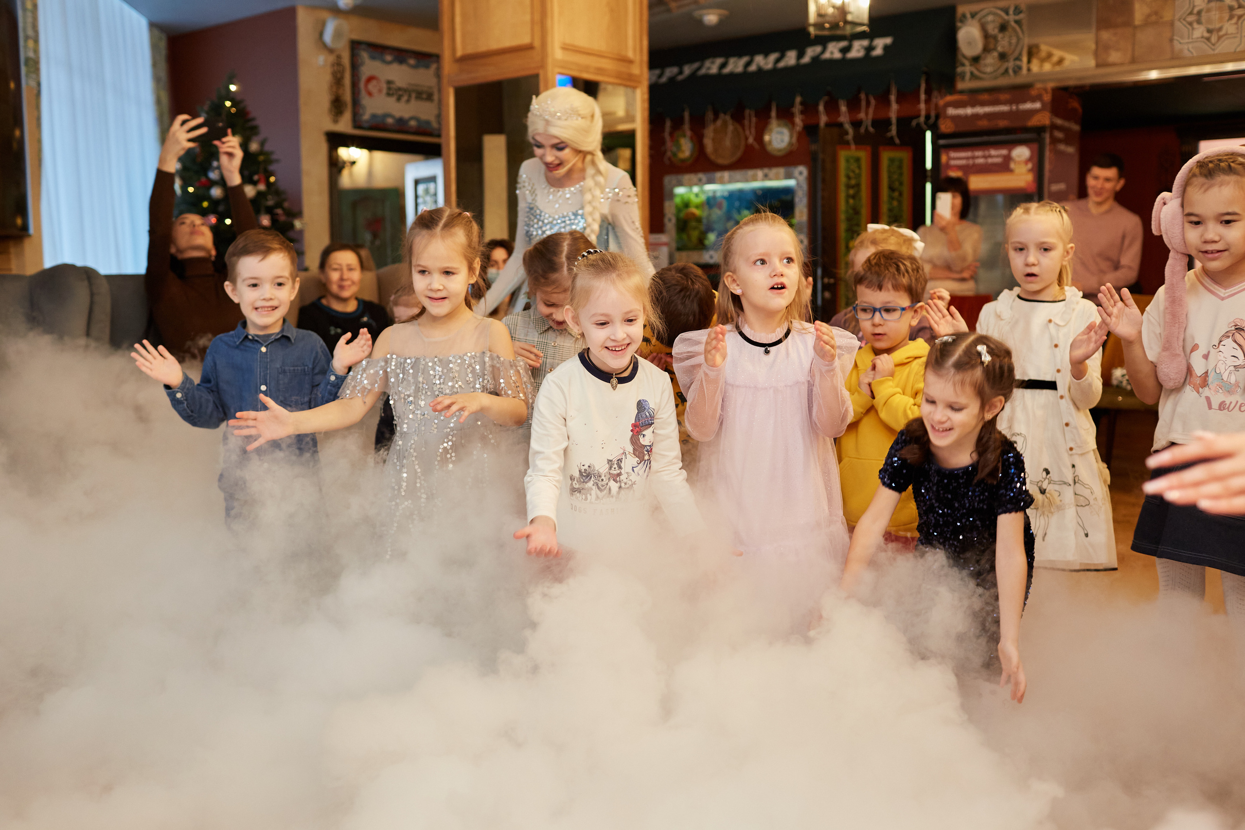 Новый 2023 год в кафе Бруни. Свадебный и семейный фотограф в Самаре Грибцова Людмила