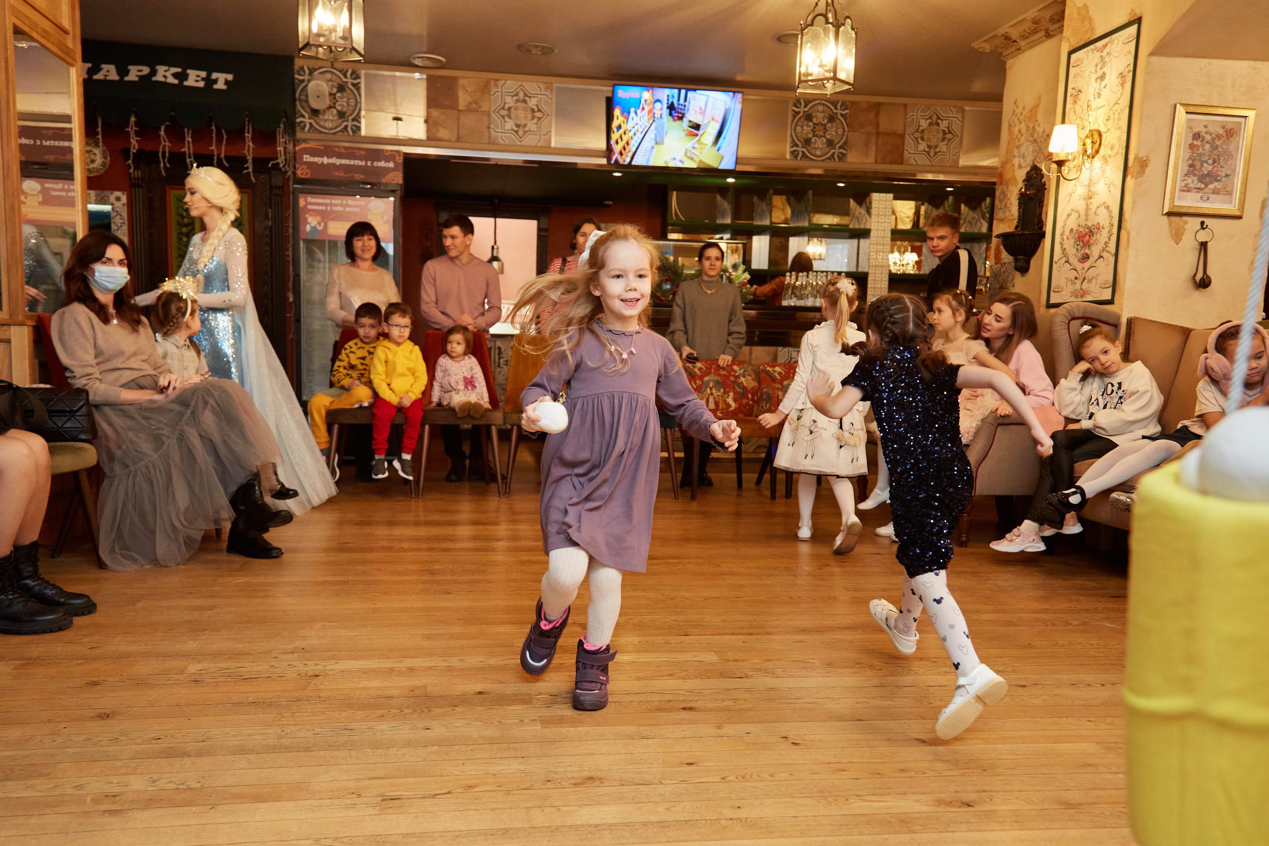 Новый 2023 год в кафе Бруни. Свадебный и семейный фотограф в Самаре Грибцова Людмила