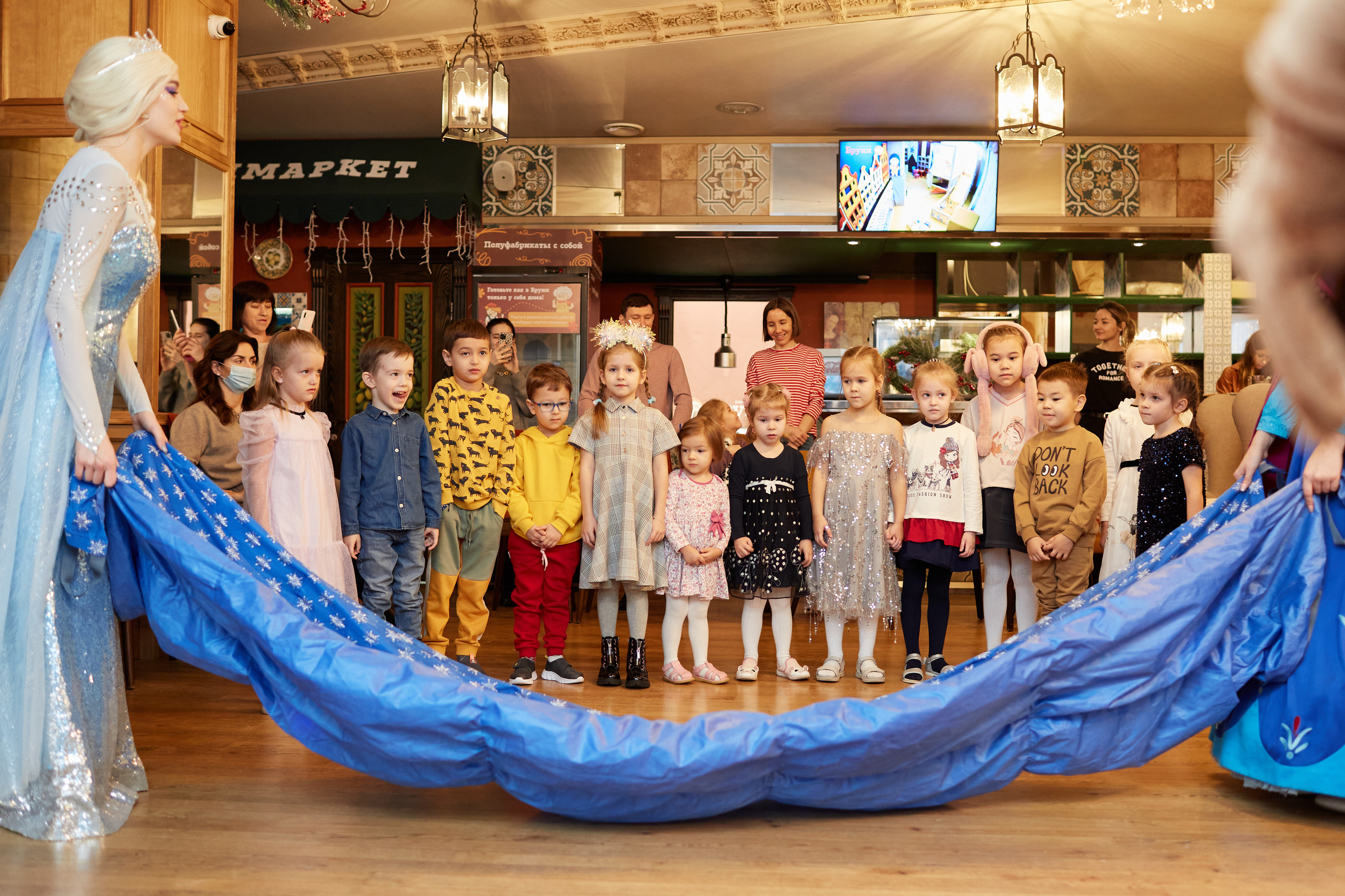 Новый 2023 год в кафе Бруни. Свадебный и семейный фотограф в Самаре Грибцова Людмила