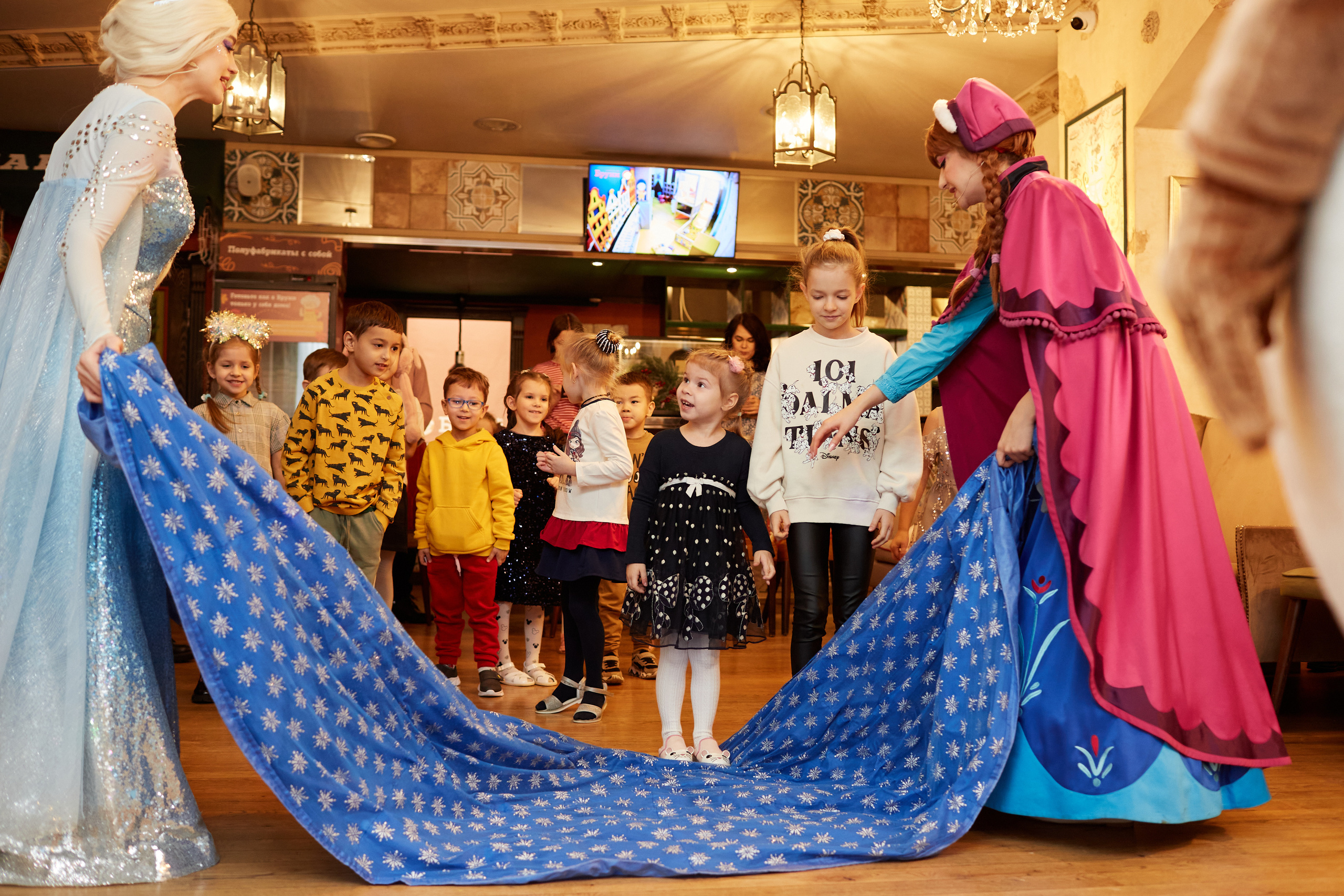 Новый 2023 год в кафе Бруни. Свадебный и семейный фотограф в Самаре Грибцова Людмила