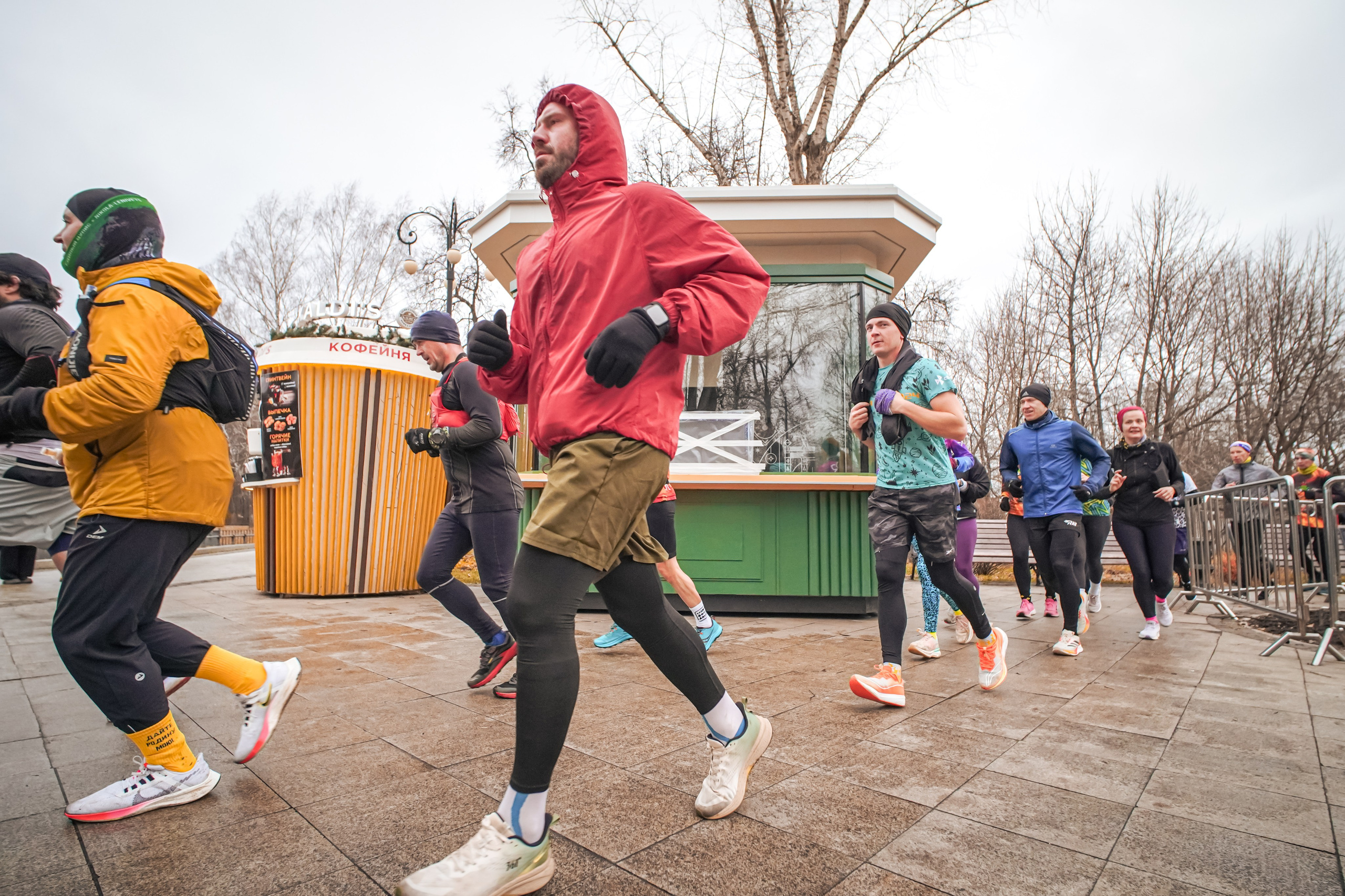 #марафонудома #яuzarun 2024 2-я петля, группа 6:30. Роман Капилюшов. Бег. Фото. Видео. г. Люберцы