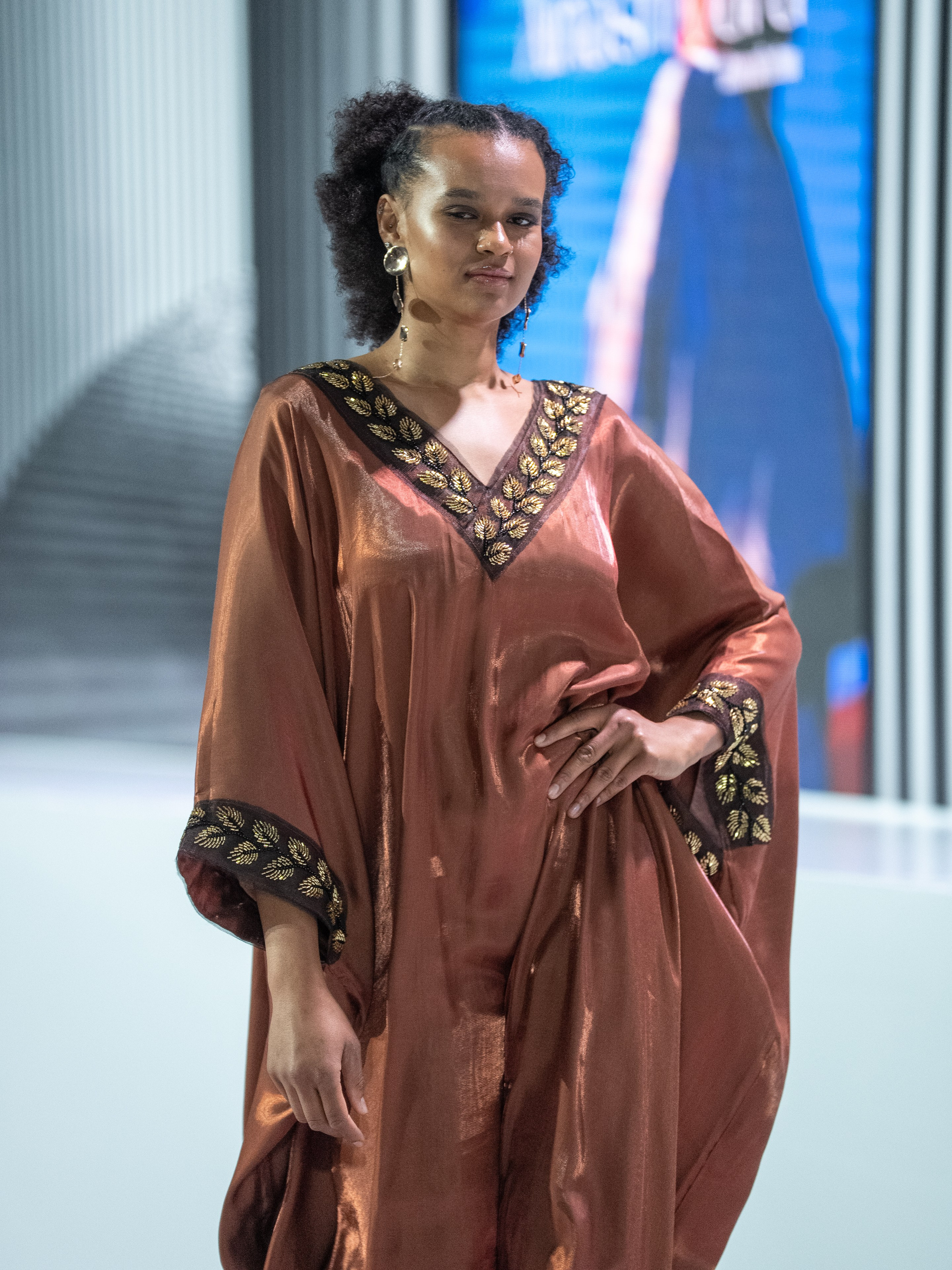 Brand AINASH QARA. Сайт Алматинского НЮ АРТ, будуар и фэшн фотографа Дениса Карпенко