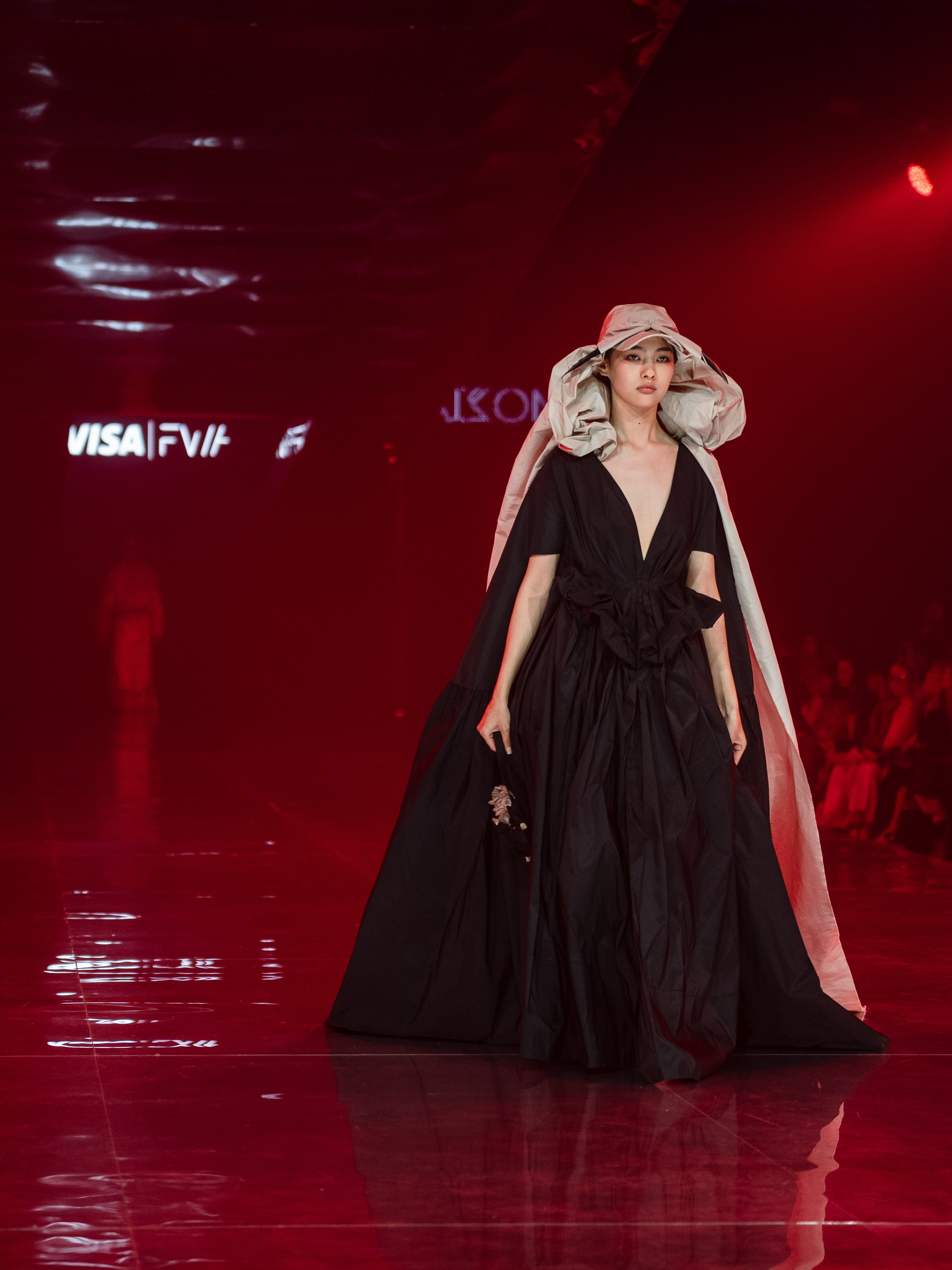 Visa Fashion week Maison Artc. Сайт Алматинского НЮ АРТ, будуар и фэшн фотографа Дениса Карпенко