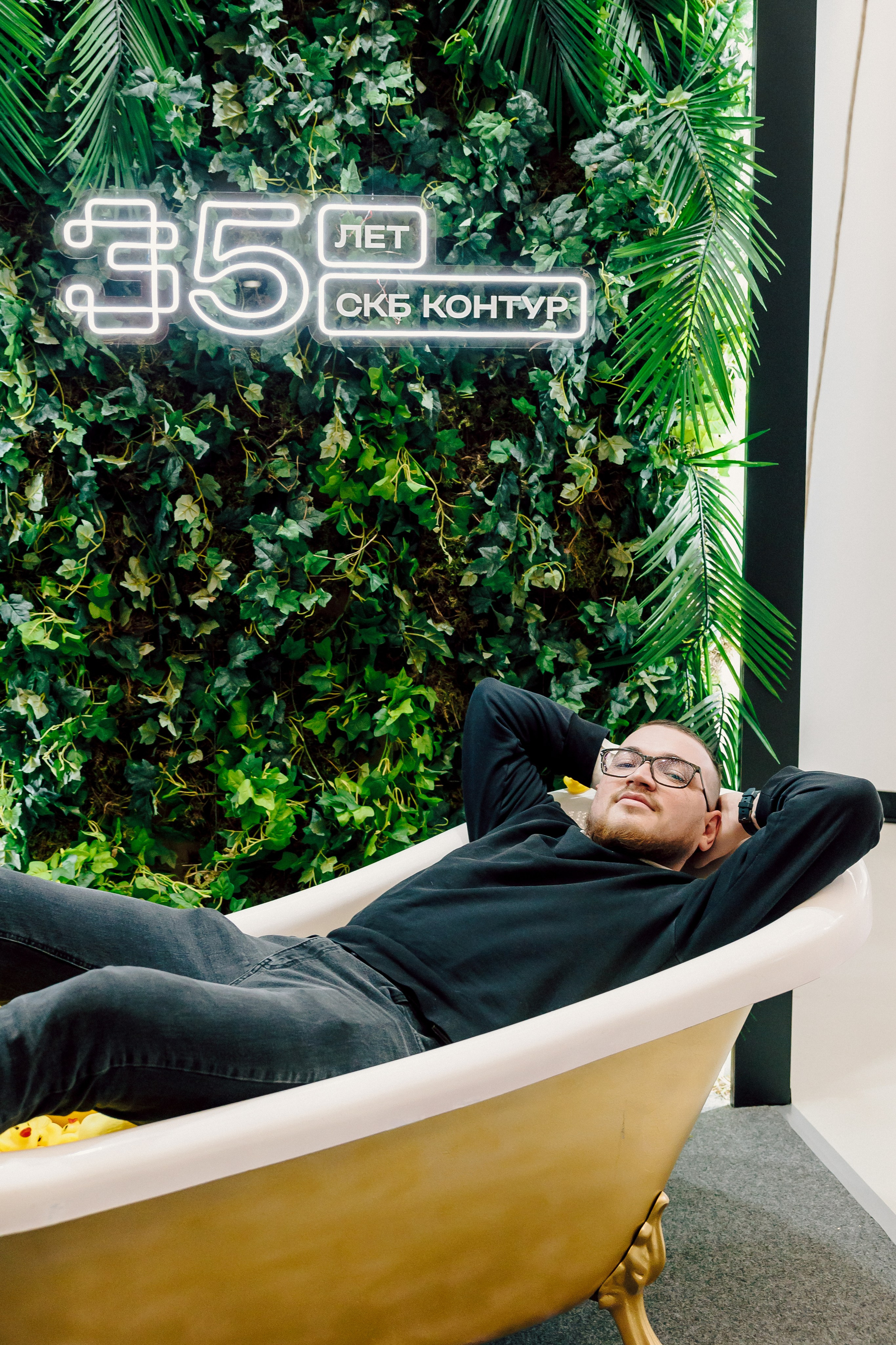 СКБ Контур — Форум будущего — Стенд. Лёшка Варзегов — фотограф