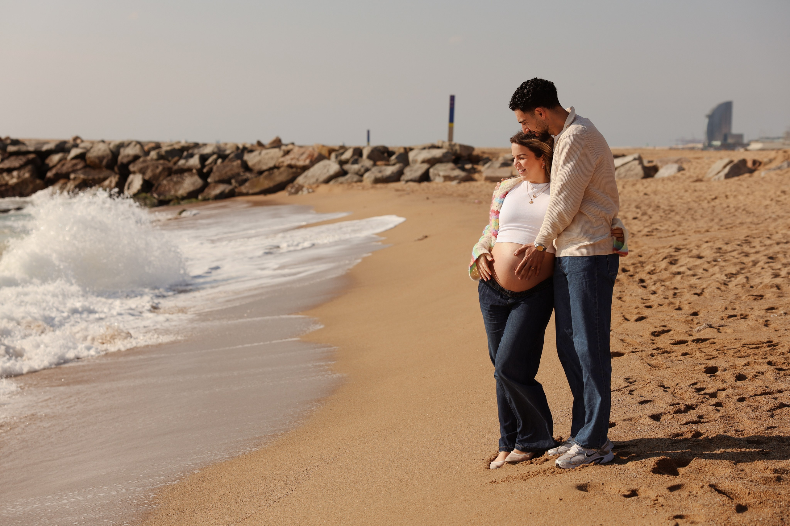 Sunny morning at the sea. Natalia Zhuravleva|family, newborn, maternity photographer in Barcelona