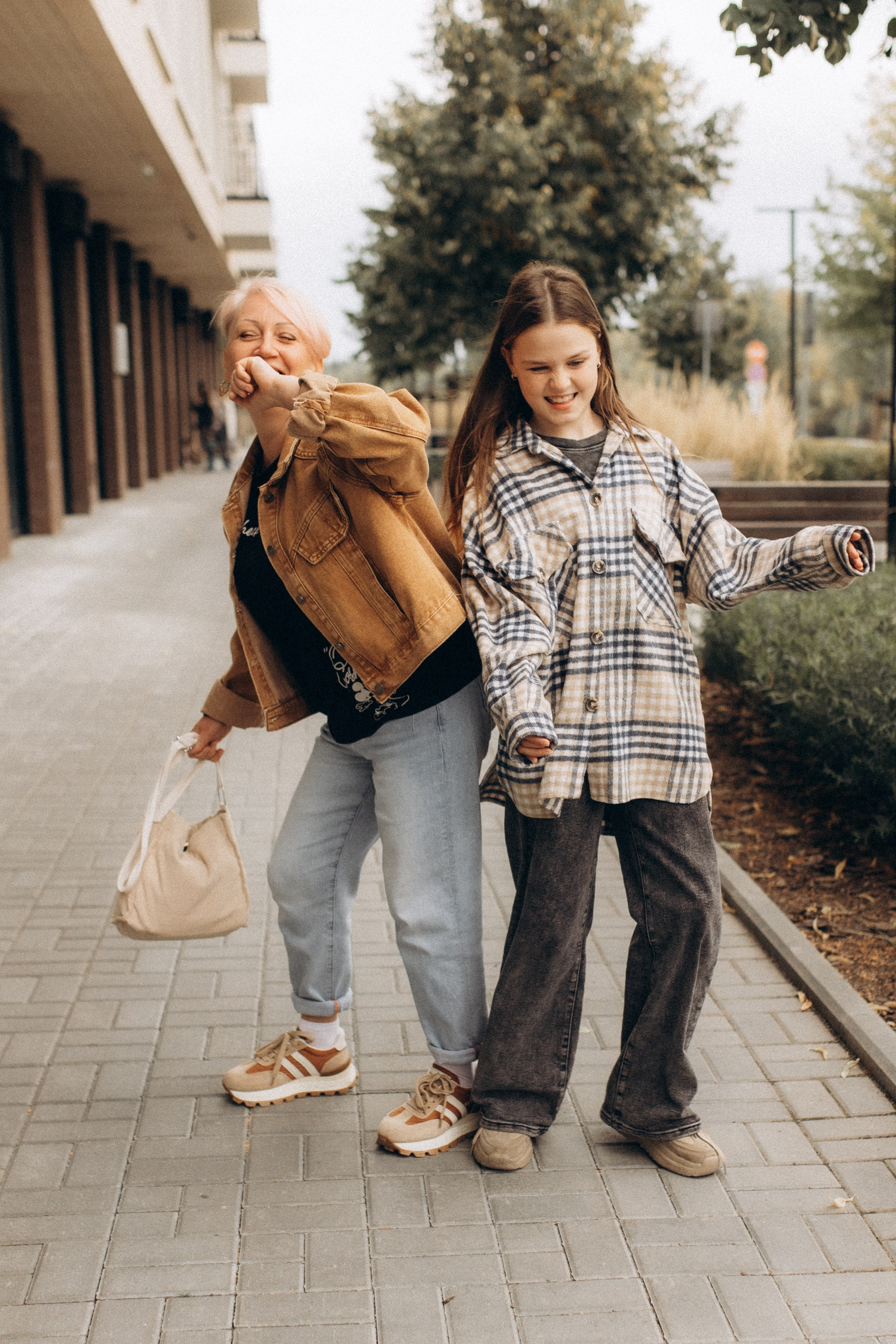 Прогулка по городу, осень. Семейный фотограф lifestyle в Новосибирске Елена Шпилевая