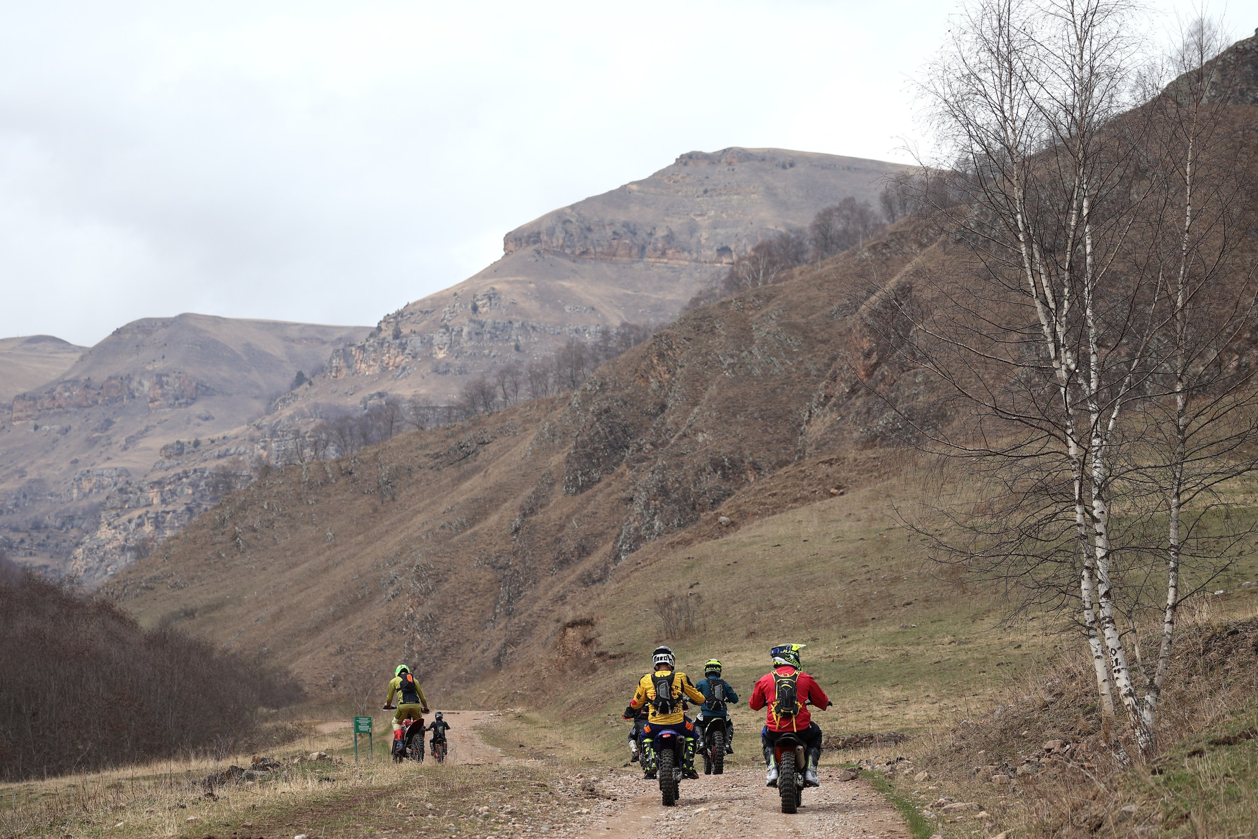 Репортажная фотосъемка выезда на эндуро мотоциклах в Кисловодск с НашиТуры